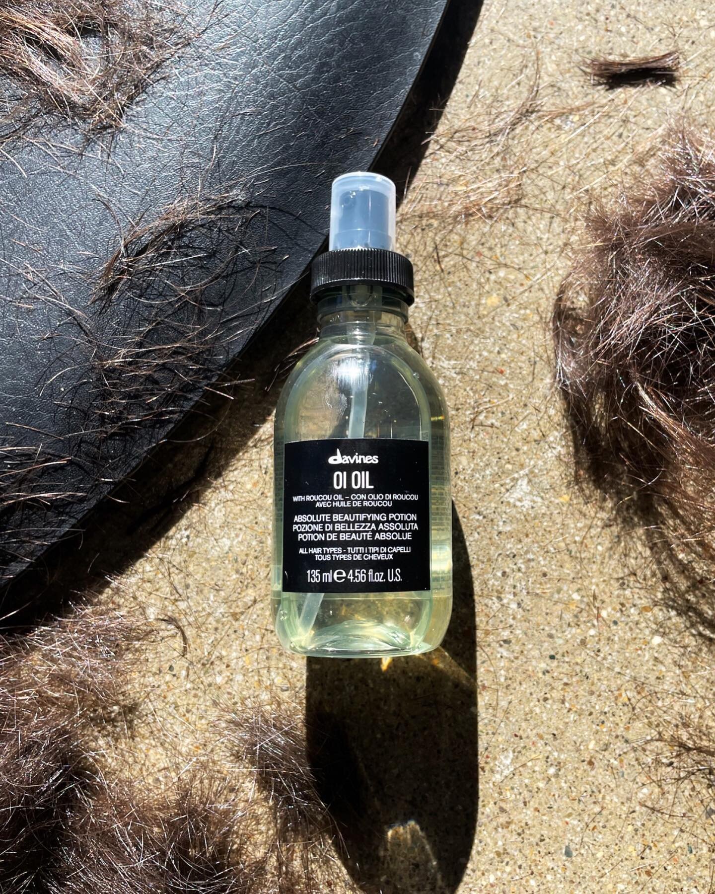 The perfect lightweight oil doesn&rsquo;t exi&hellip;

😏 Oi Oil is nourishing, lightweight enough for all hair types, and extremely versatile. You can use it to detangle wet hair + smooth frizz and those pesky flyaways on dry hair. Not to mention, i