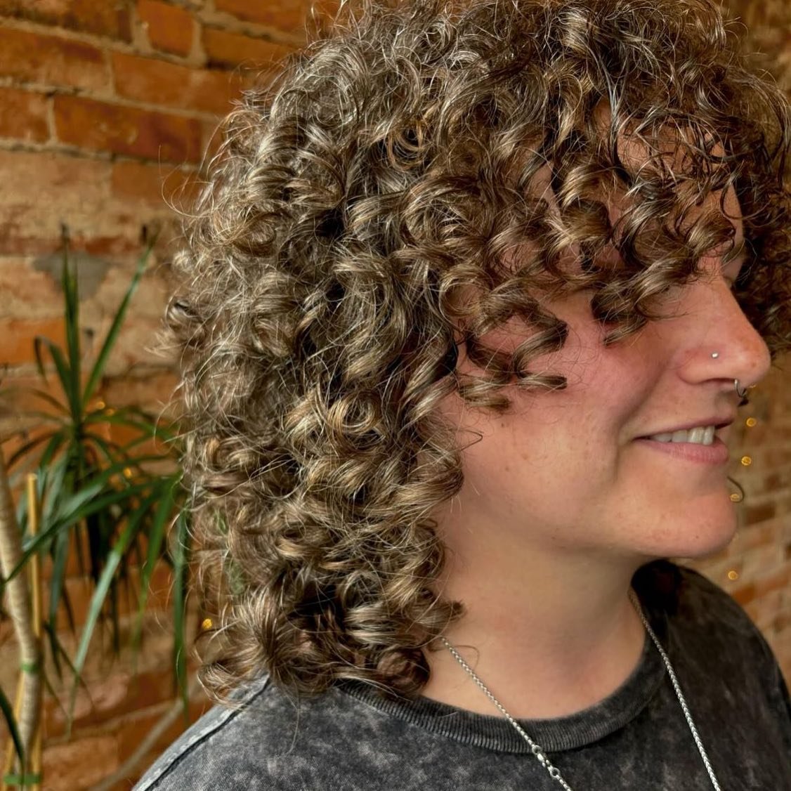 It&rsquo;s the perfect ringlets for us 🤩🥲➰

Cut by @creation_bykyra @davinesofficial @davinesnorthamerica Oi hair butter ✨

#nkyhair #nkysalon #cincinnatihair #cincinnatisalon #vegansalon #davines #davinessalon #curlyhair #curlyhaircut #avedasalon 