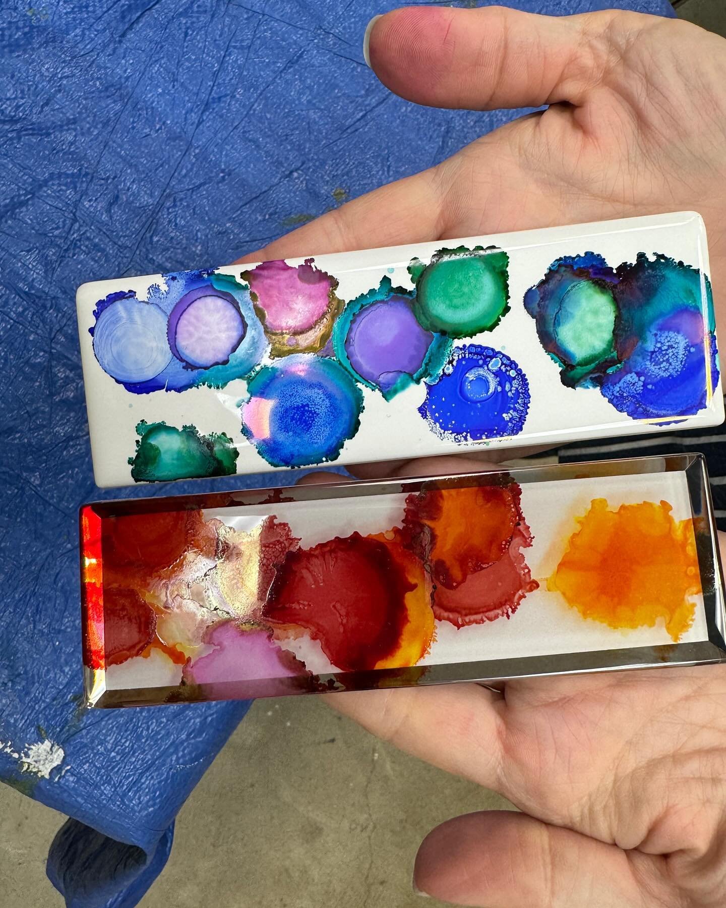 Loving the results of our alcohol ink drop paintings from Therapeutic Thursday last week! 

We have Monday Open Studio tonight from 5:30 - 7:30 pm. Members, come stop by! 🤗

#AlcoholInkArt #OpenStudio #MemberArt