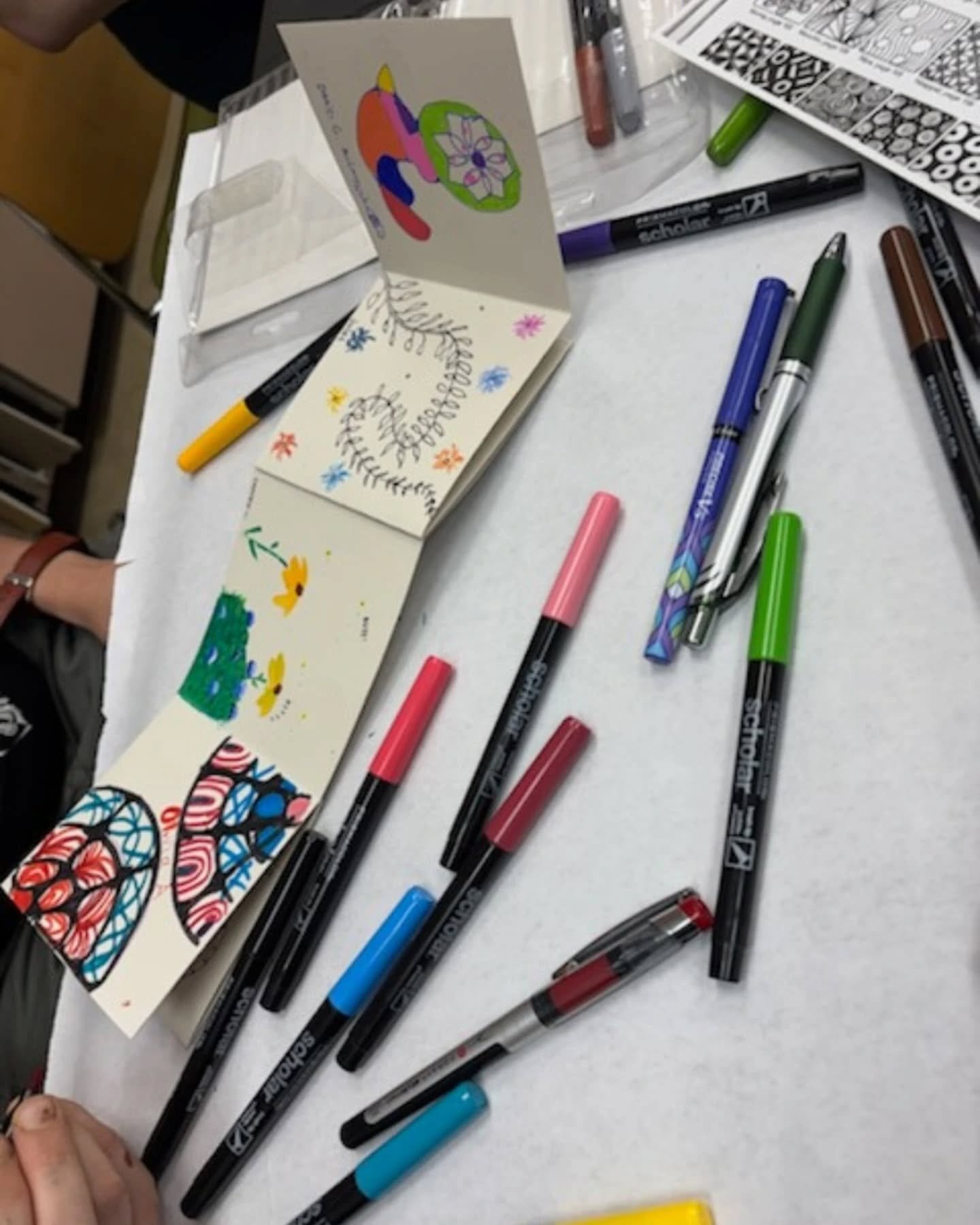 Last week's Therapeutic Thursday class featured joyful creativity and collaboration! 💗🖌️

Members created small books that they passed around to fellow attendees to contribute art. Recipients did one of the meditative techniques they learned in eac