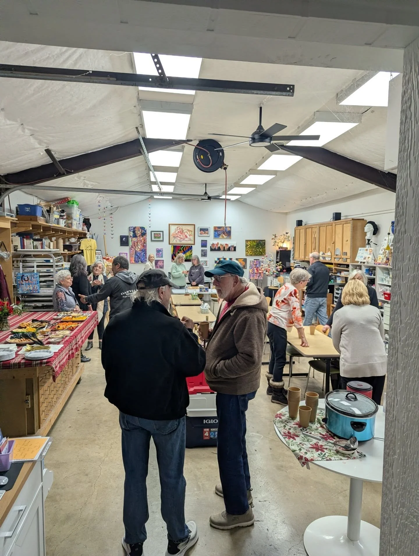 It's a chilly night, but it's cozy here at The Art Room as we celebrate our donors. ❤️🖌️ Come and join us until 7:00! 🎉