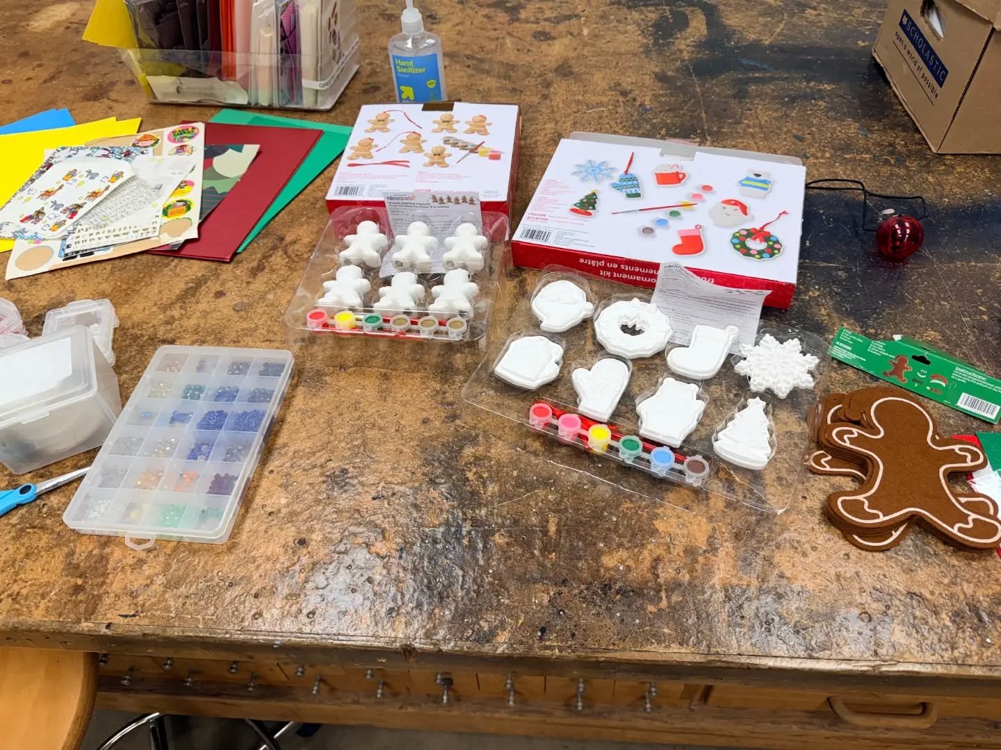 ⛄🎅 A look back at the great Christmas party our adolescent program, Studio 416, had last week. Merry Christmas! 🖌️✨