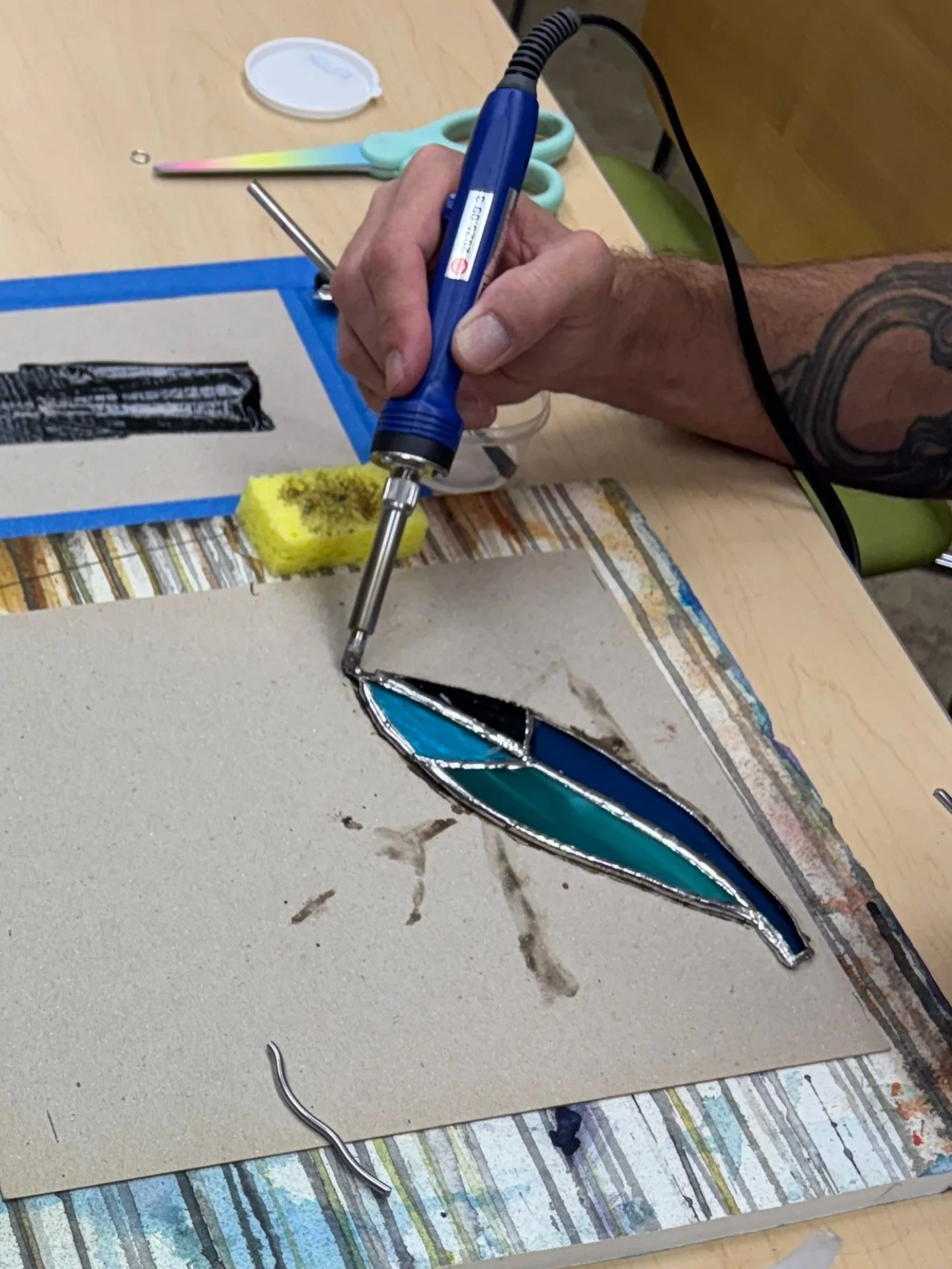 Thank you to Carol Long, who has led some Members of our Arts for Veterans program in making stained glass feather light catchers! We love these works! ✨