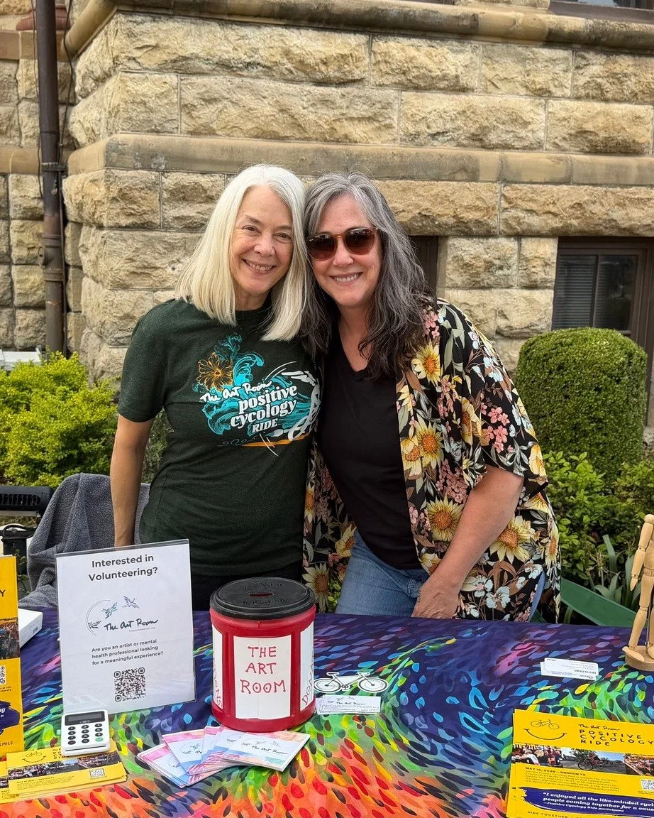 The Art Room had a wonderful time at @downtowndenton's first Twilight Tunes of the spring last Thursday!

Don't miss the free spring concert series every Thursday starting at 6:30pm on the downtown Denton courthouse lawn. 🎶