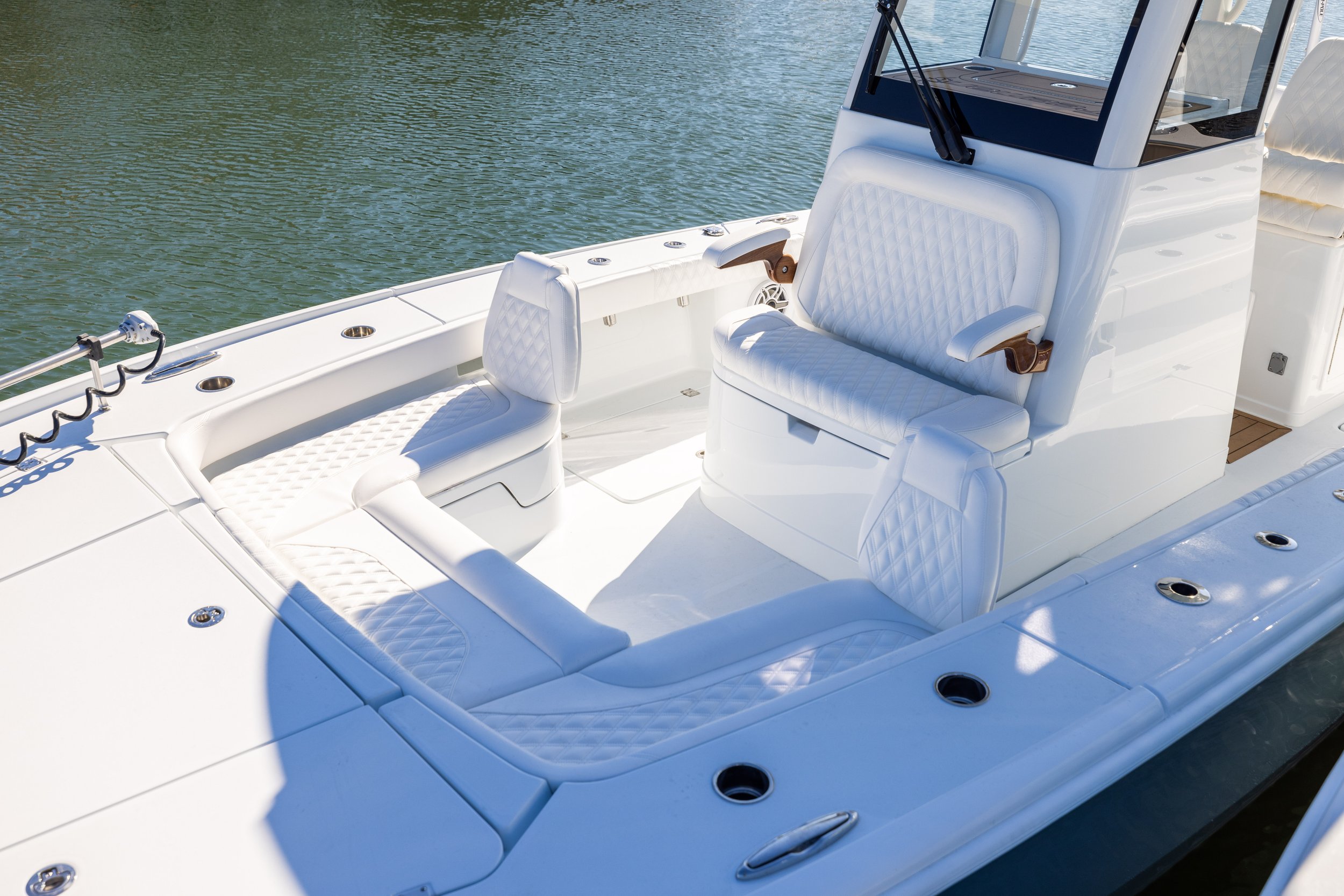FORWARD SEATING