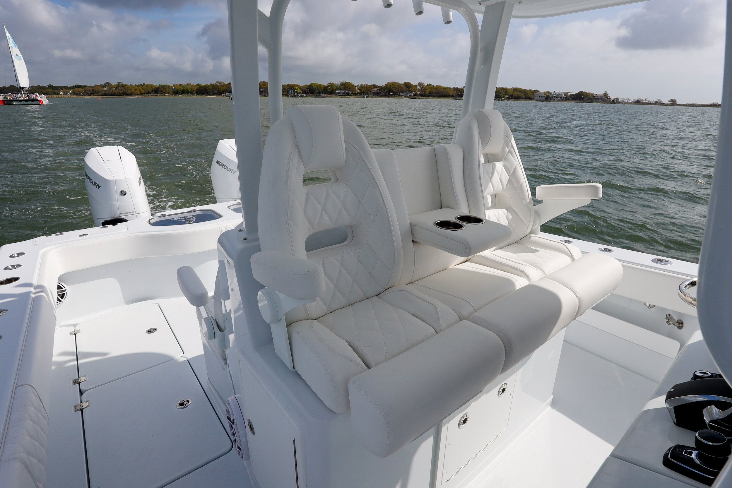 HELM SEATING
