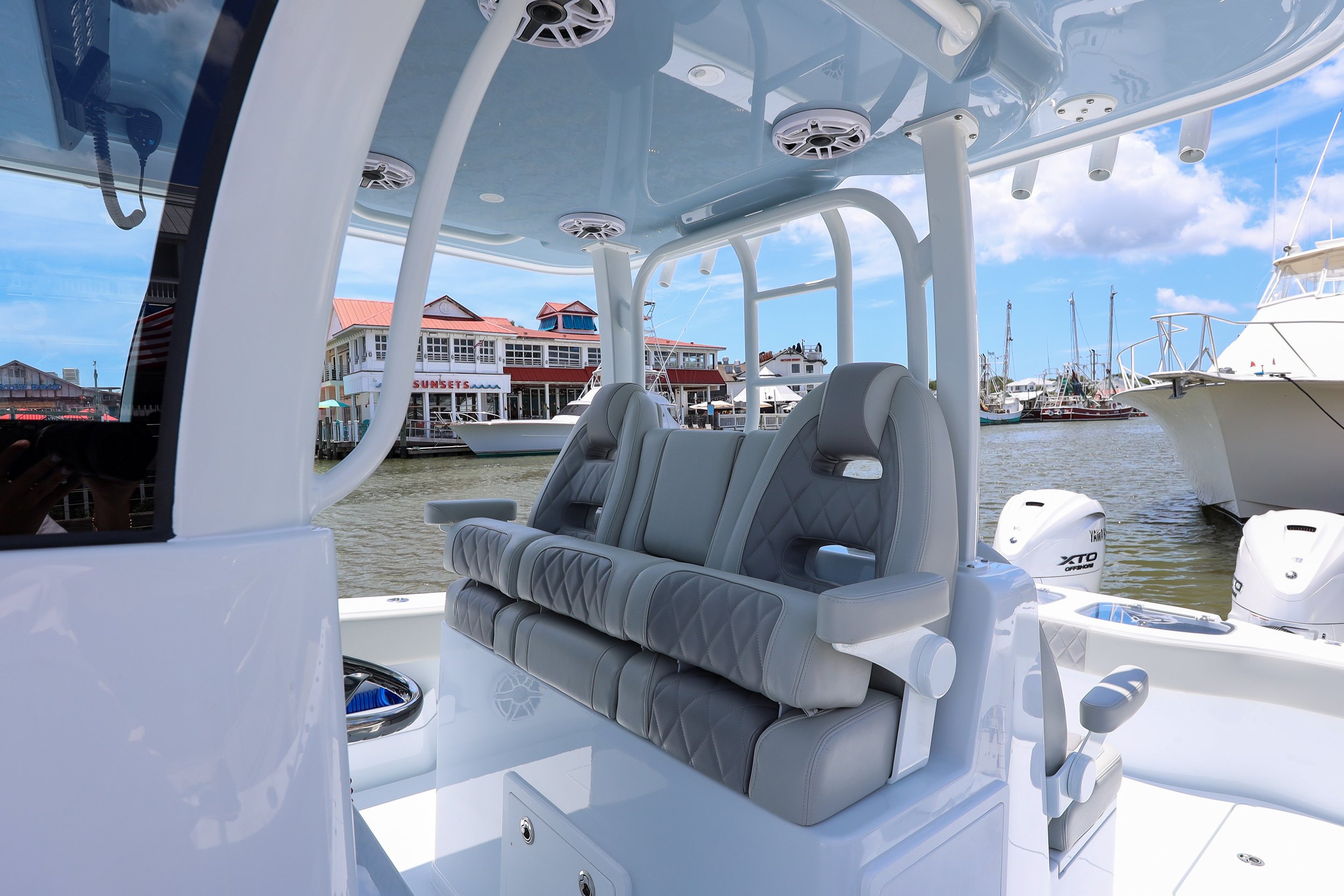 HELM SEATING