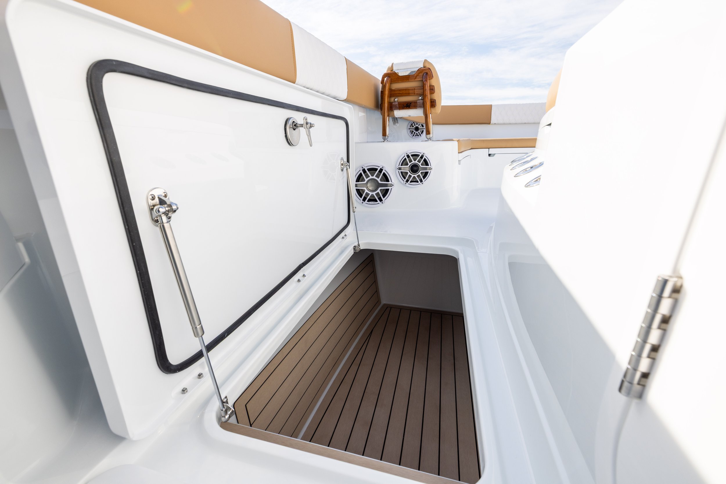 Freeman 32 | Storage Box