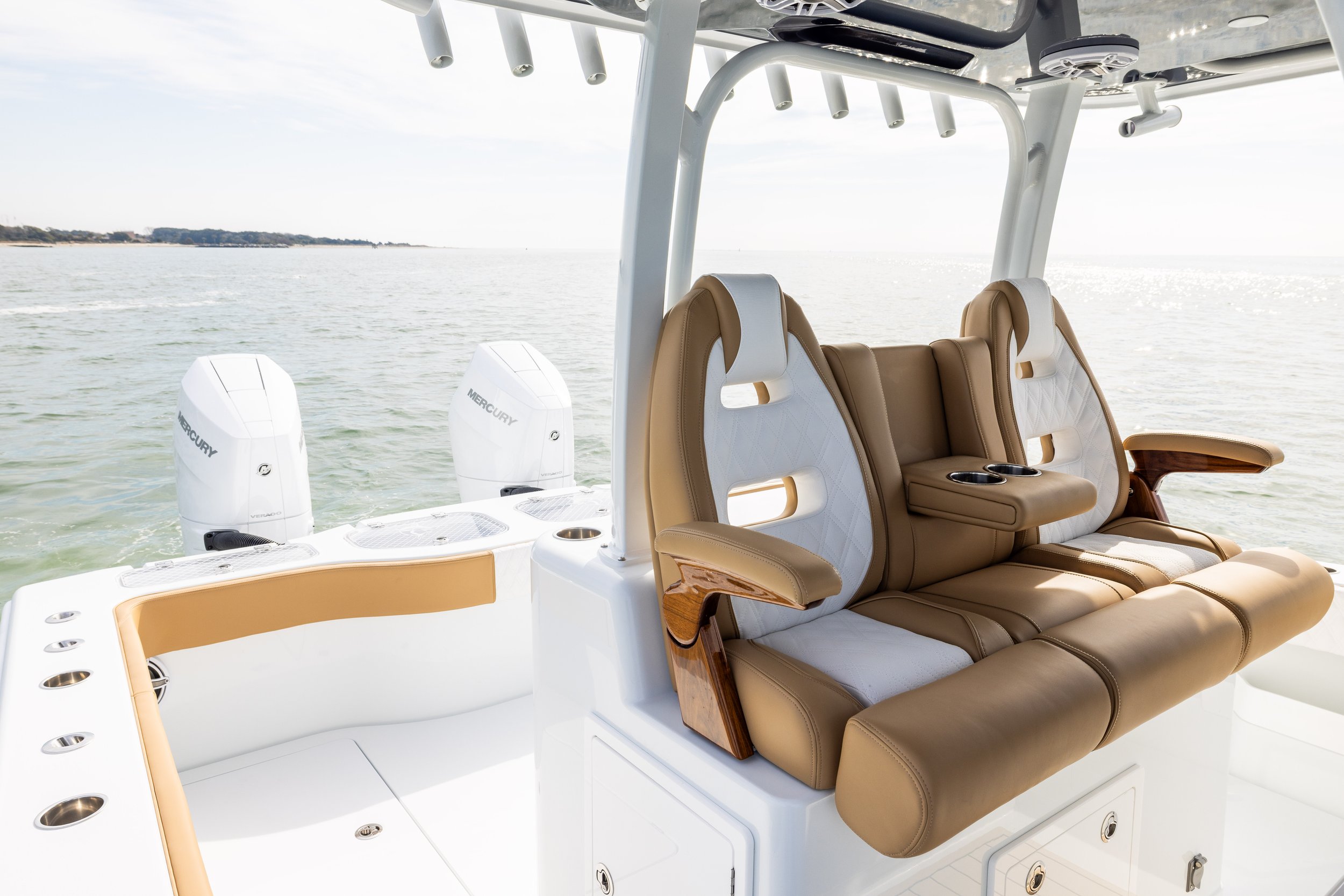 Freeman 32 | Helm Seating