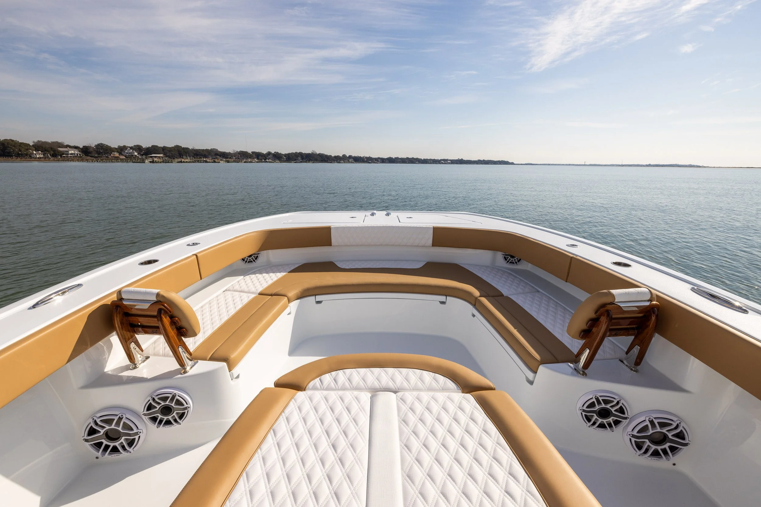 Freeman 32 | Cushioned Bow Seating