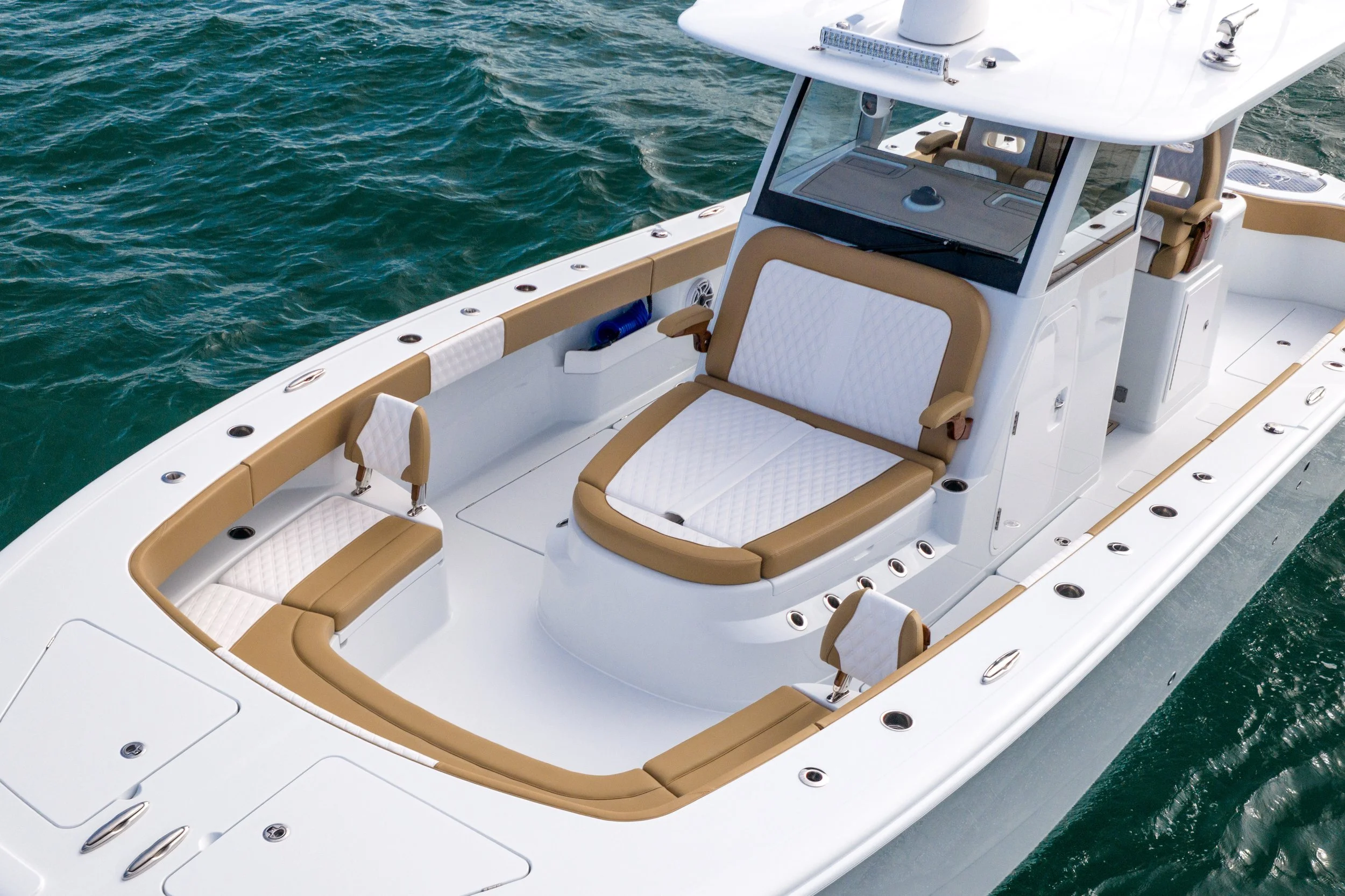 Freeman 32 | Cushioned Bow Seating