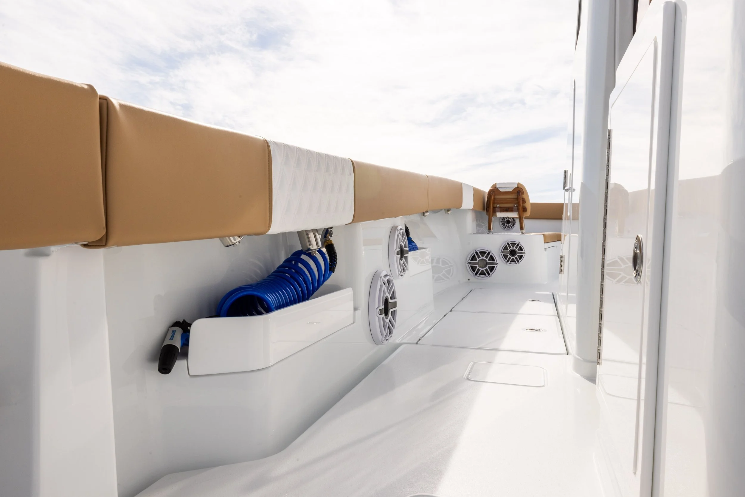 Freeman 32 | Under Gunnel