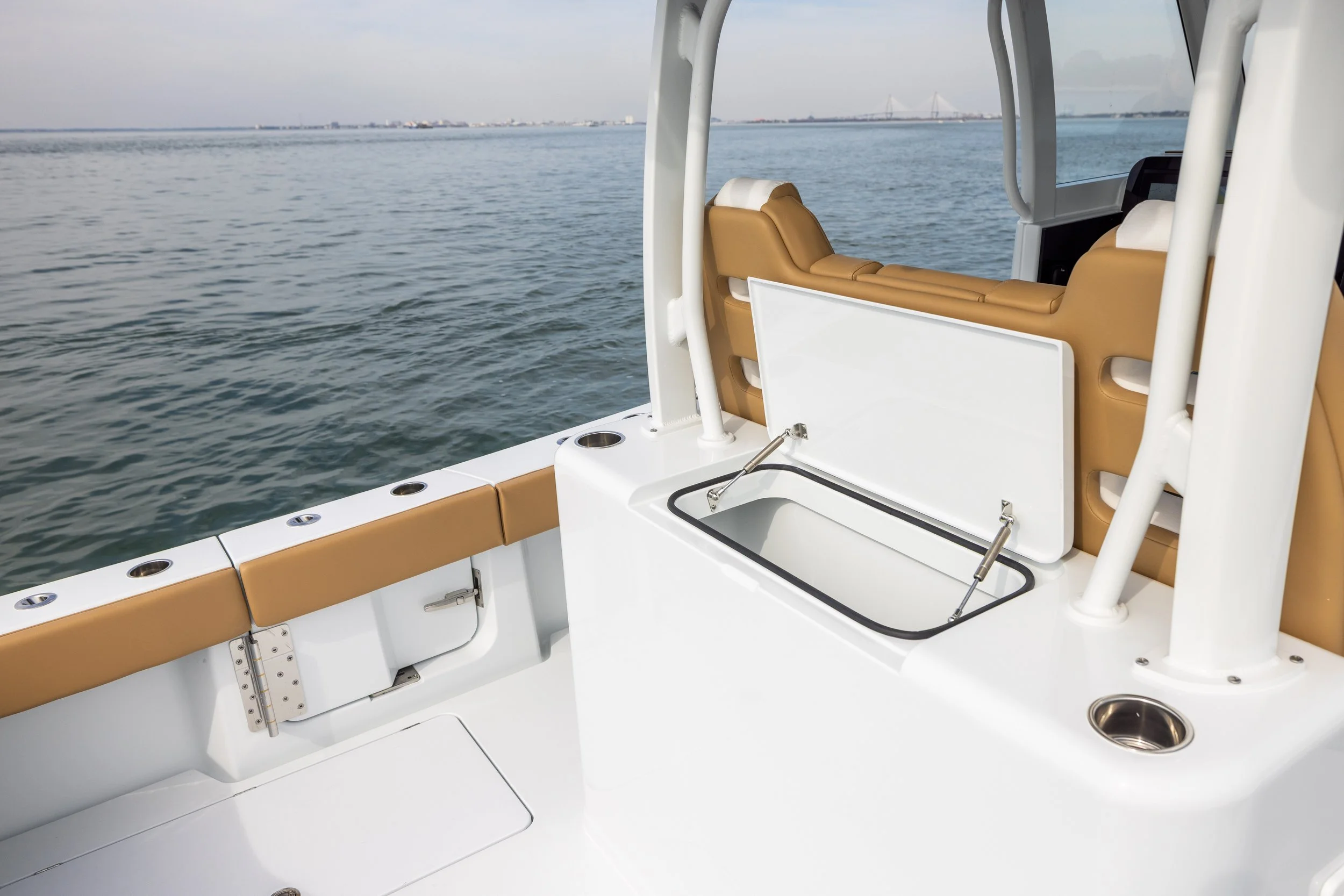 Freeman 32 | Rear Cooler