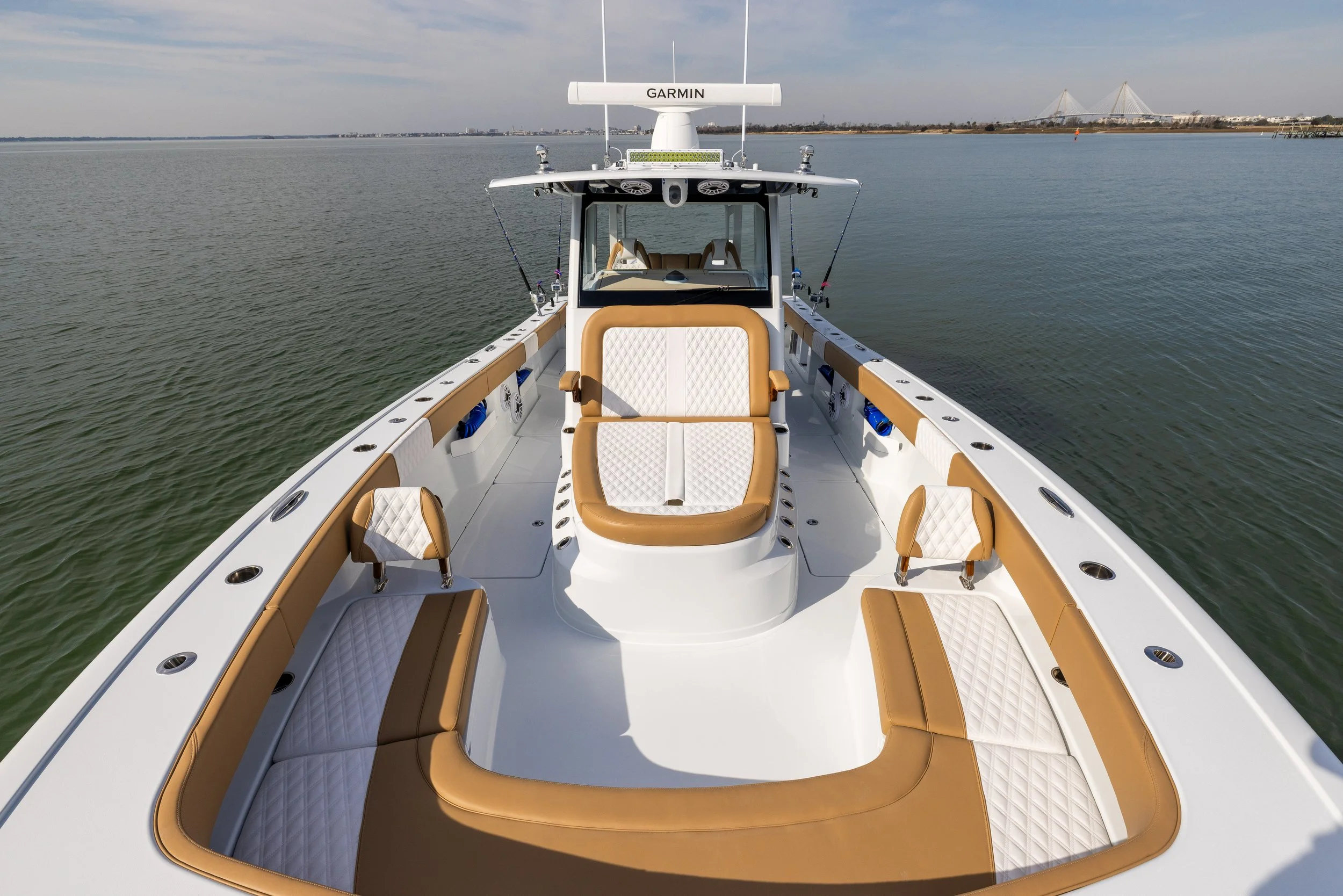 Freeman 32 | Cushioned Bow Seating