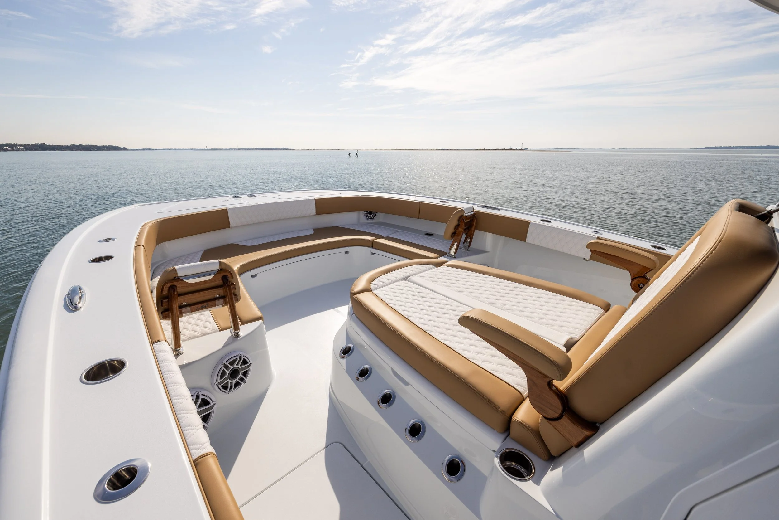 Freeman 32 | Cushioned Bow Seating