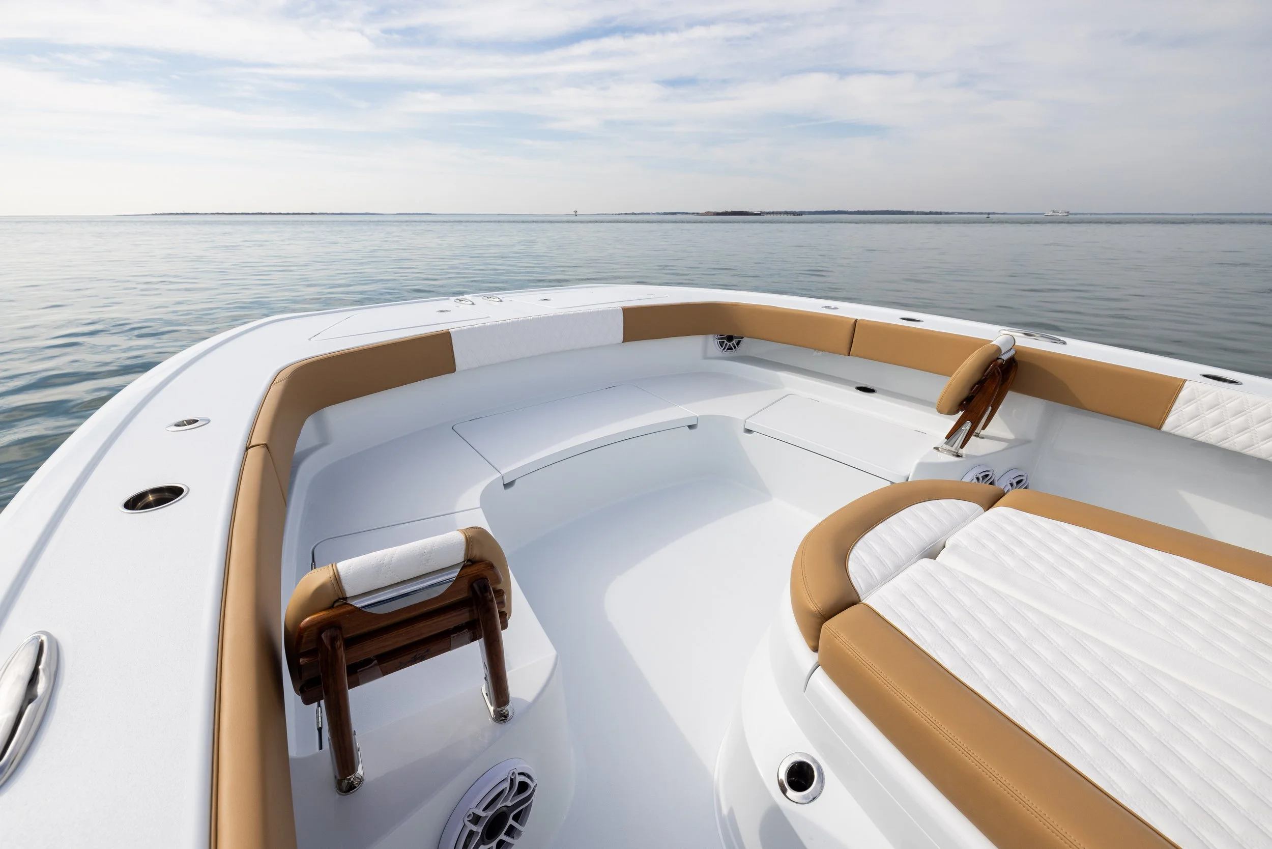 Freeman 32 | Cushioned Bow Seating (Cushions Removed)