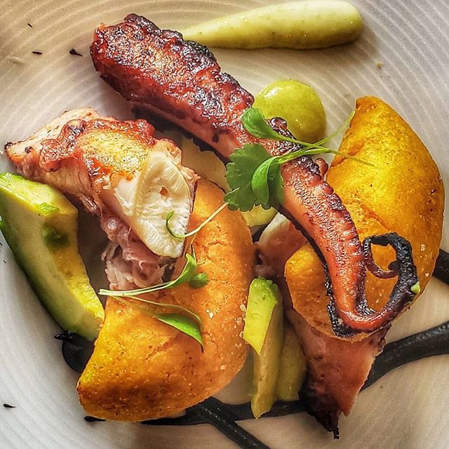 Is there anything better than fresh seafood in the summer?! This grilled octopus from @saltiegirl is topped with micro cilantro and cotija cheese, and paired with empanadas 💥
... (📸 @kalofagas)