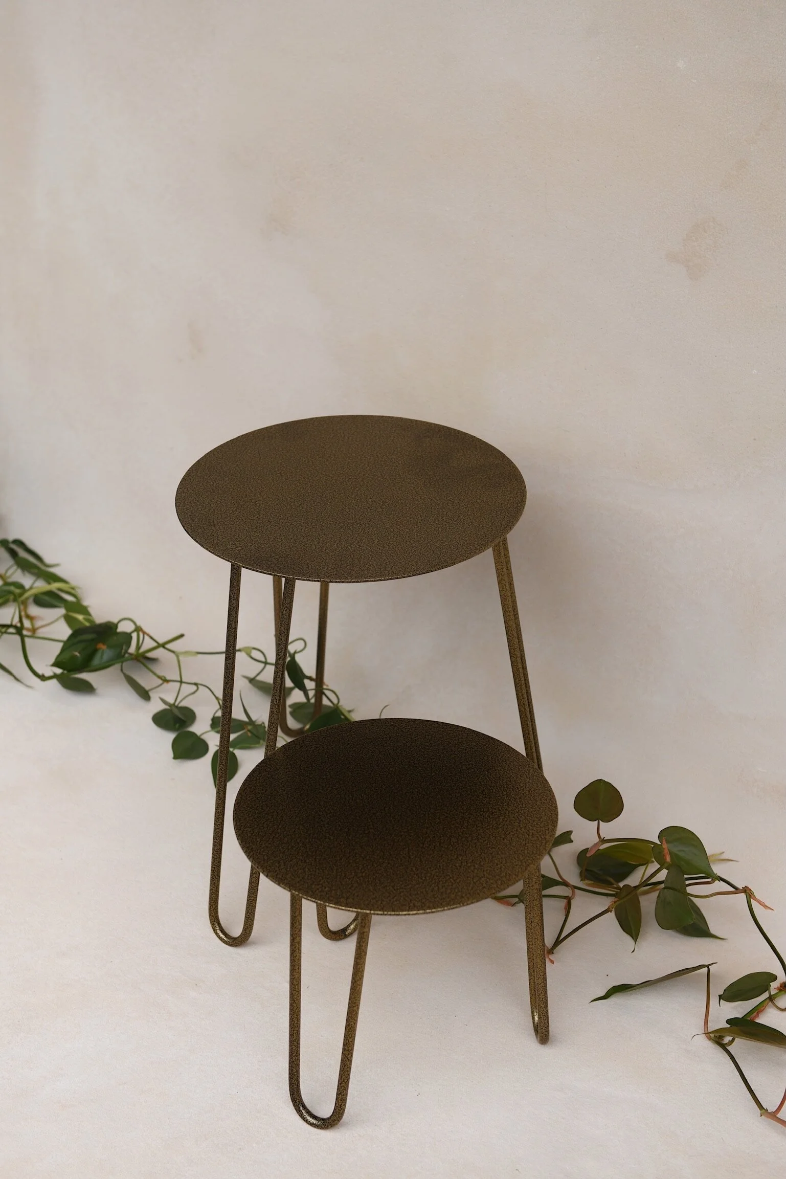 Welded Metal Hairpin Stand - Cracked Gold