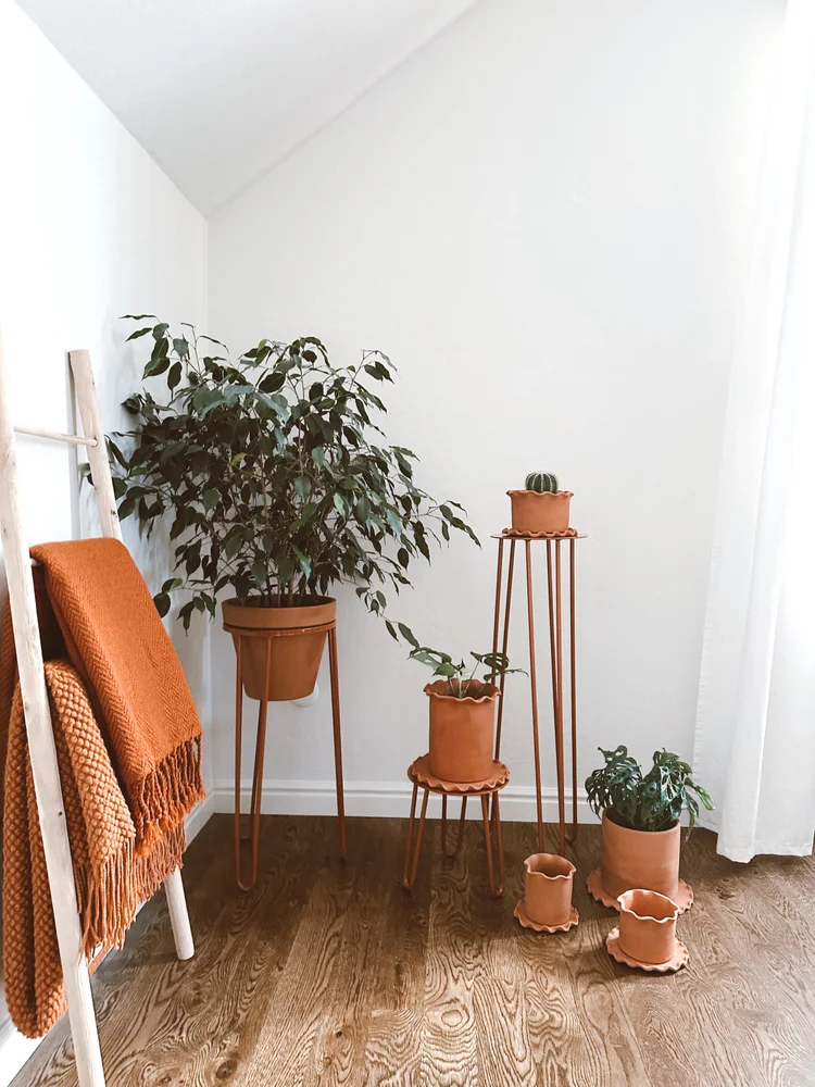 Welded Hairpin Plant Stand With Pot- Terracotta — Innerspacism