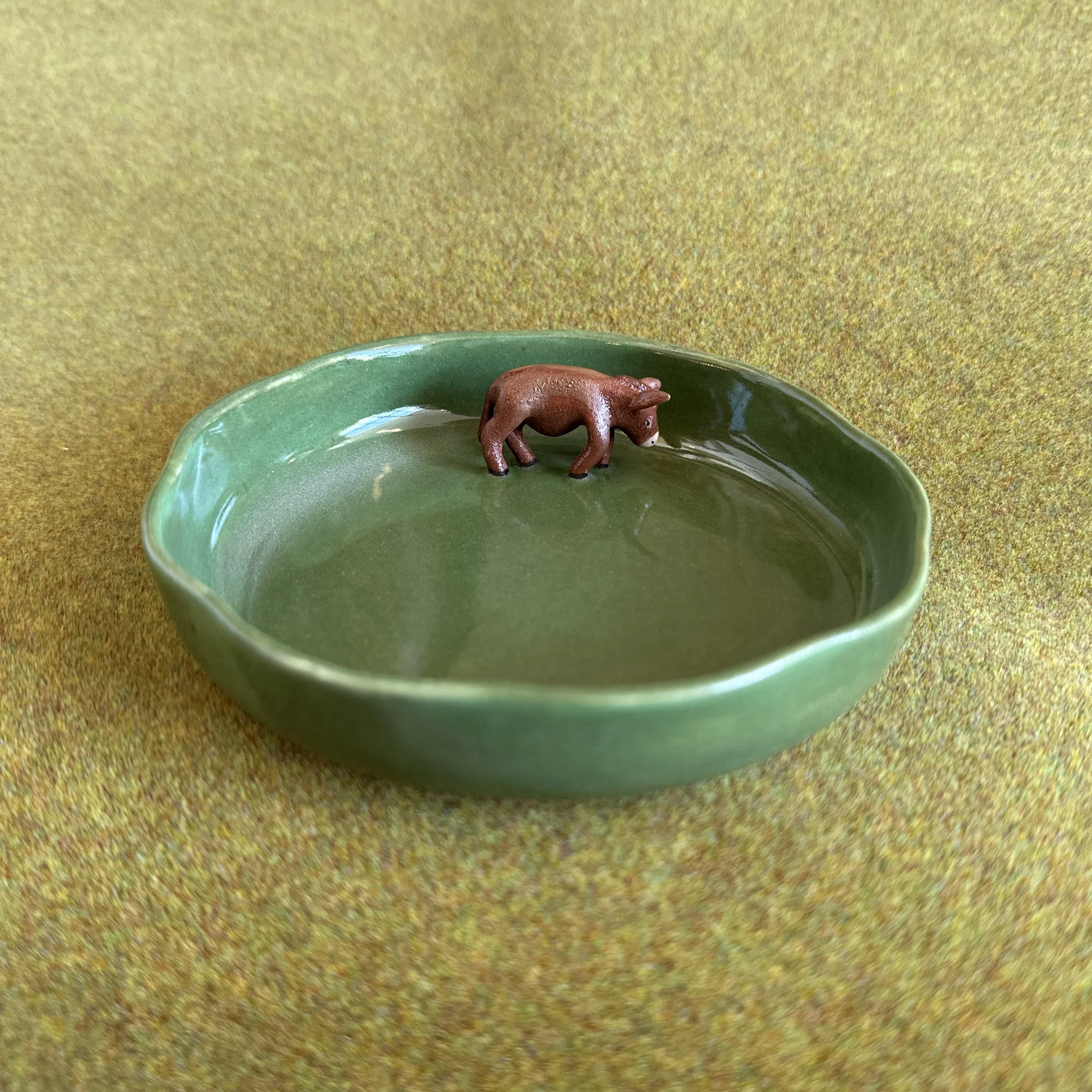 Grazing Donkey - Farm Animal Ruffled Dish