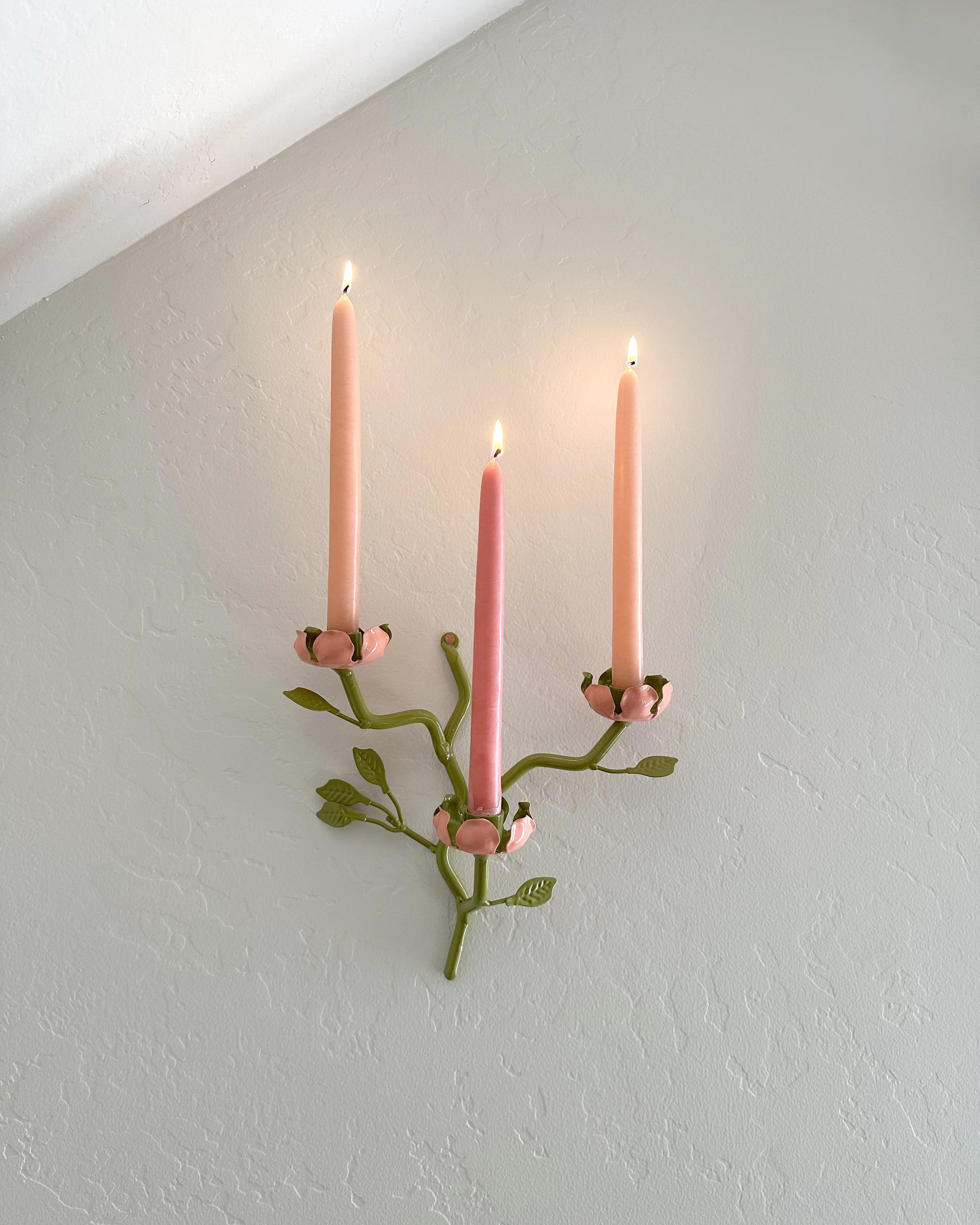 hangingpinkflowerlit.jpg