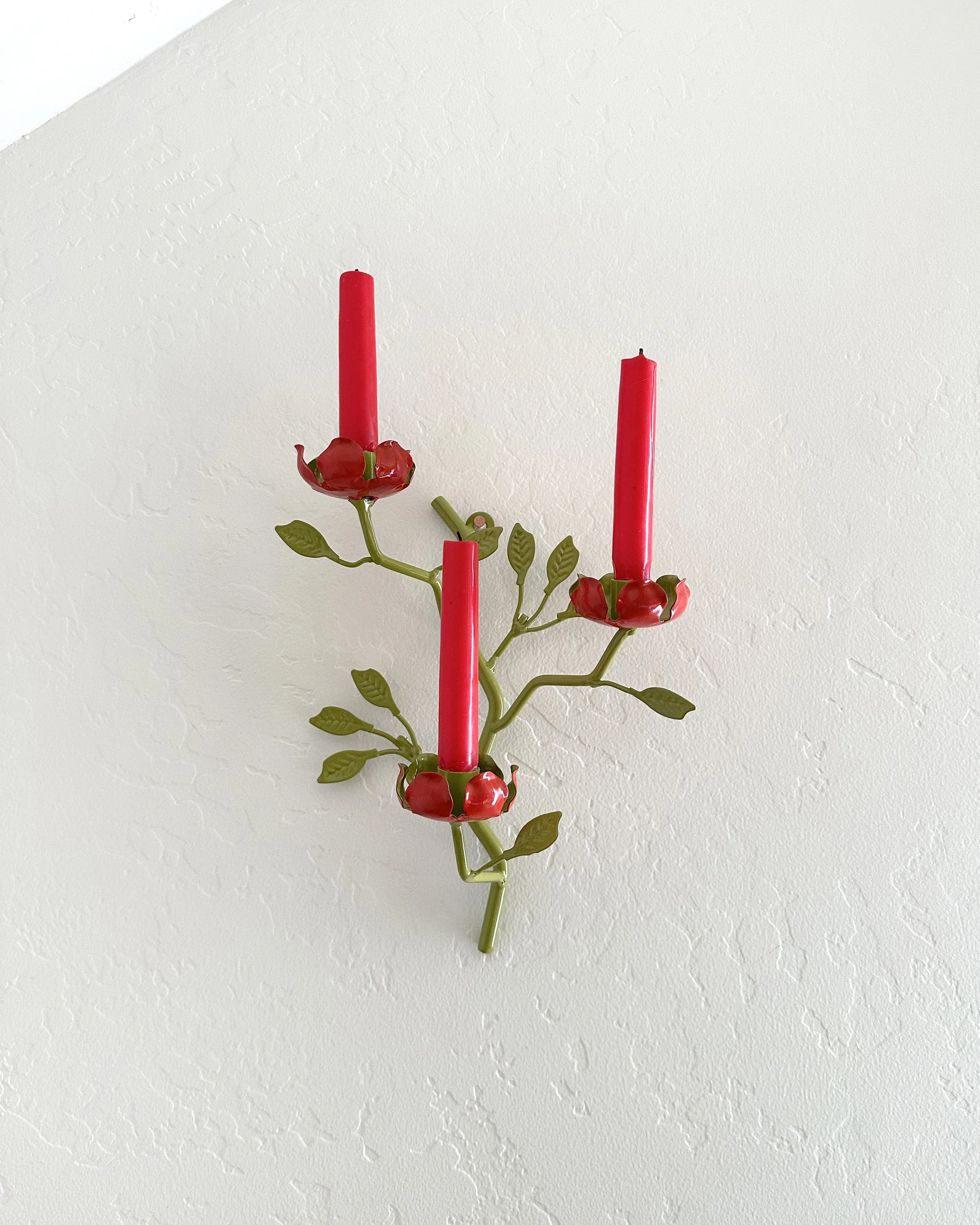 hangingredflower.jpg