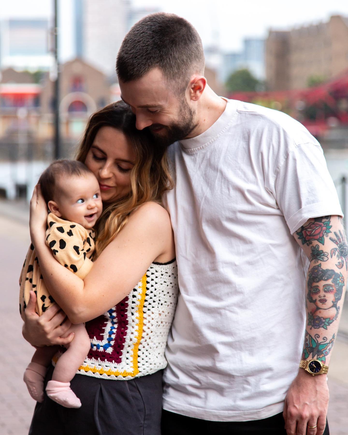 Had so much fun taking pics of Chloe and Tom with their adorable addition to their family, Isla 🫶 cutest lil baby!!