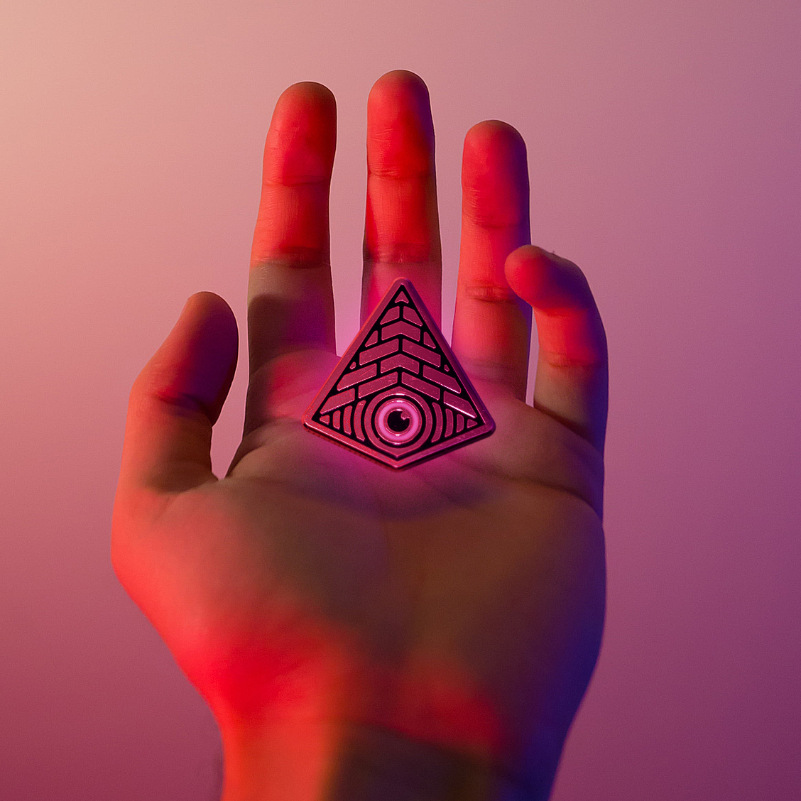 EyePyramid-Shot-hand.png