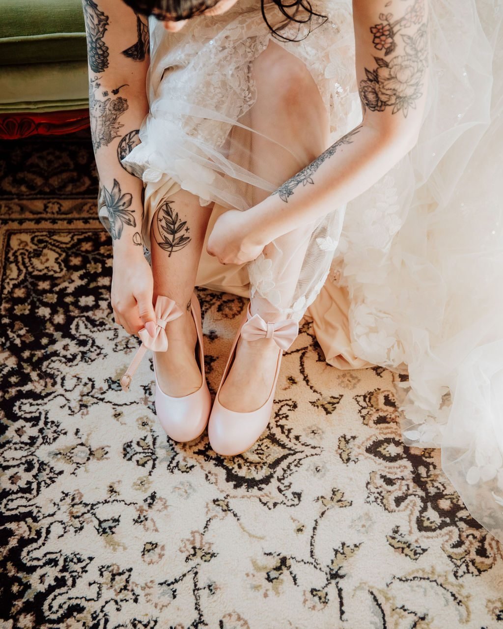 Getting ready is all about the details. We love seeing how you style your outfit, and how you've coordinated your shoes, to your bouquet to your invitations. And your hair is no different. 
@oohlalocks  is your go-to wedding hair artist. She can pull