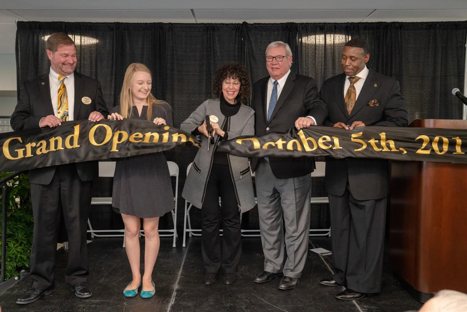 Oakland University president Ora Hirsch Pescovitz cutting ribbon during Hillcrest Hall grand opening.