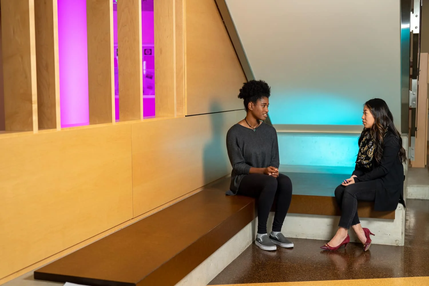 student and advisor talking