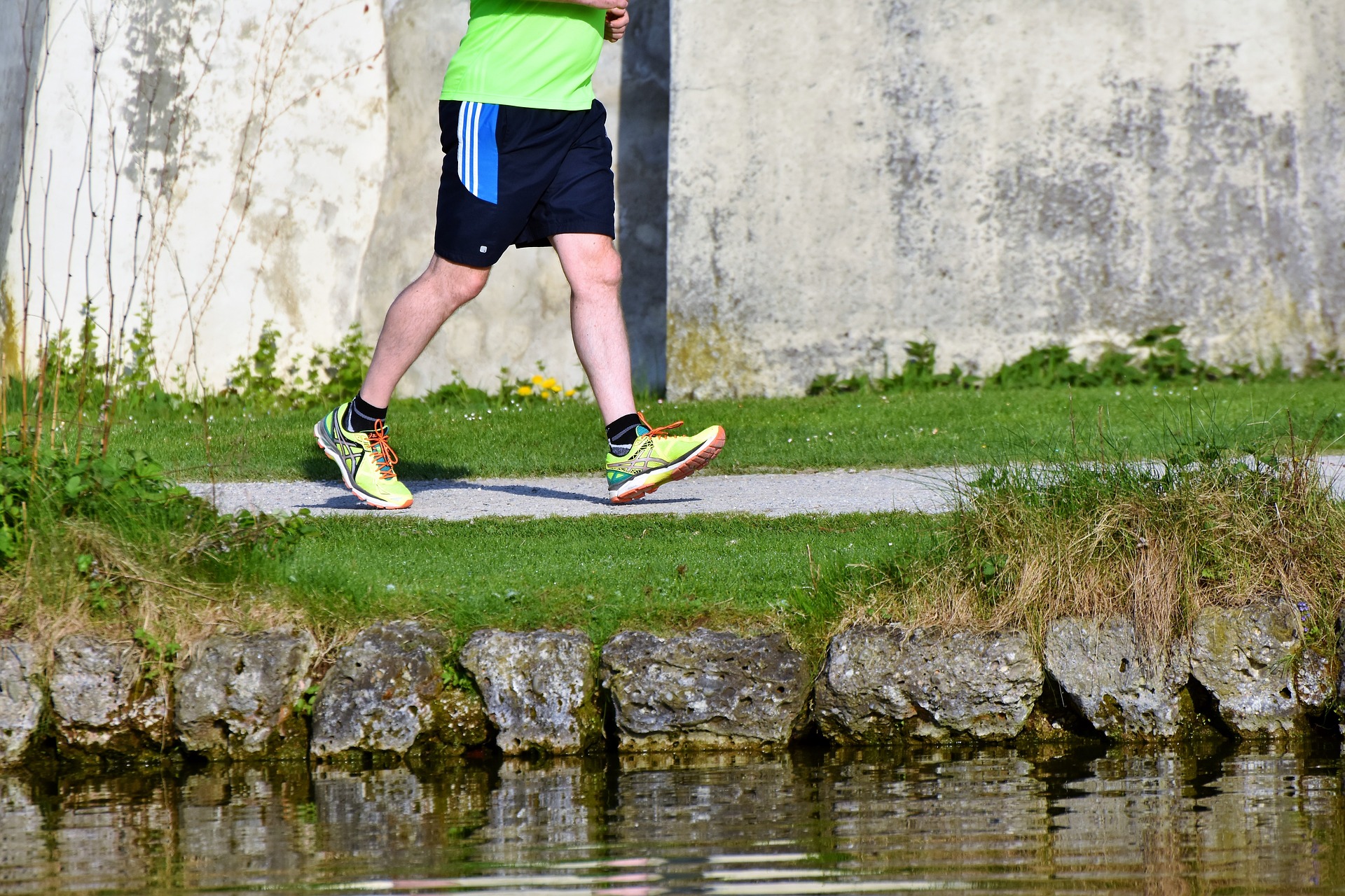 increase-your-average-walking-speed-more-steps-legs.jpg