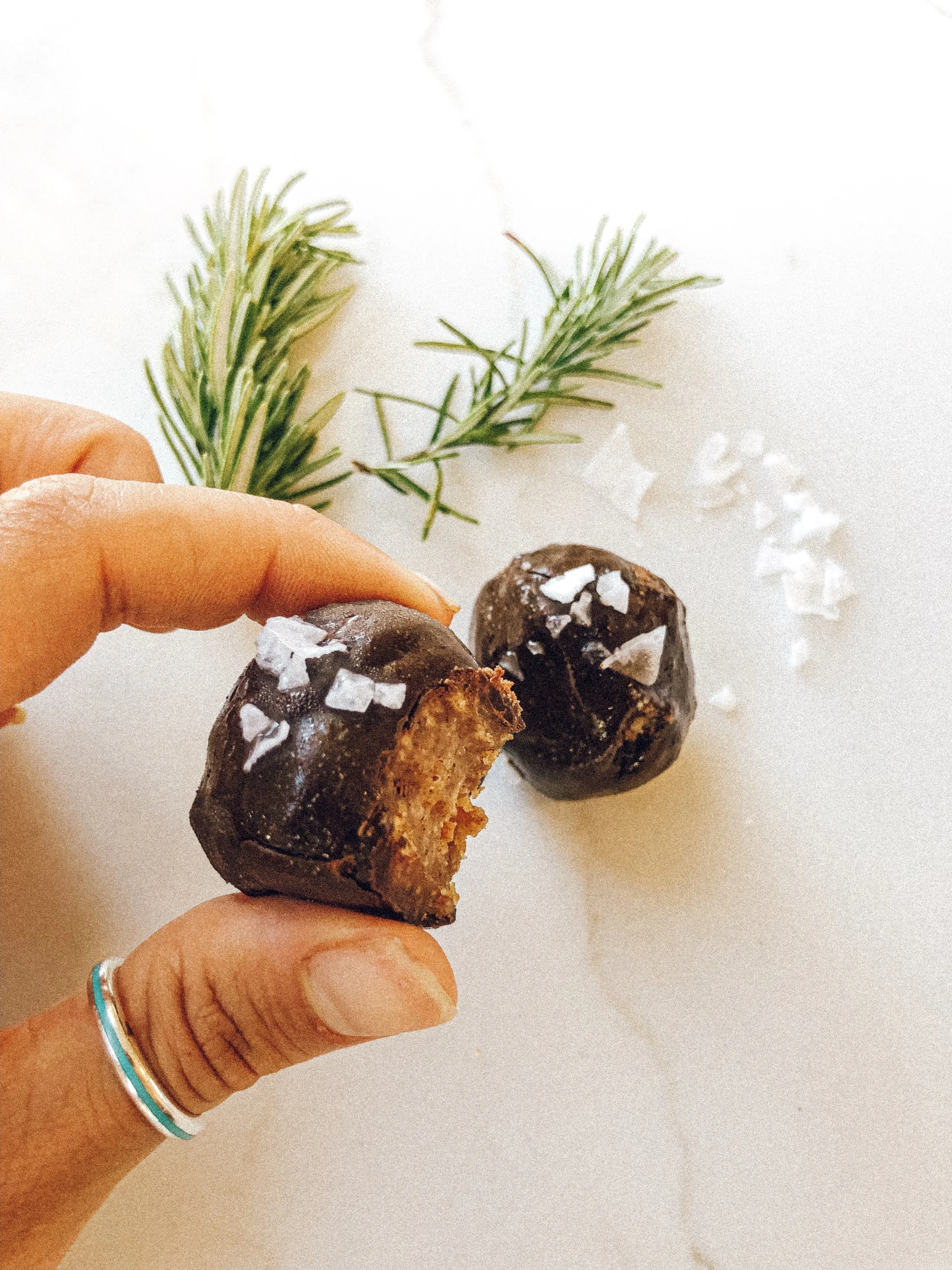 PALEO, VEGAN, COOKIE DOUGH BALL BITES!!