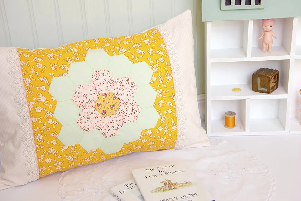 EPP_hexagon_Pillow20160126_16_web.jpg