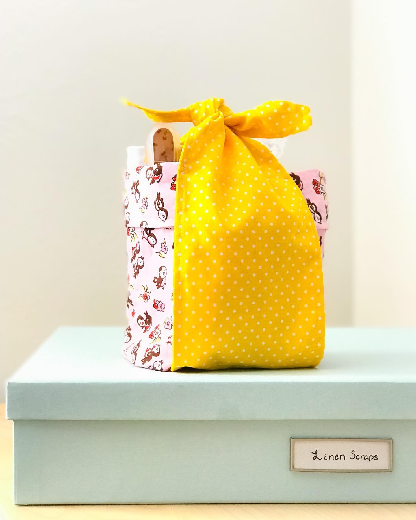 Received this cute basket filled with goodies from @cindycloward in the mail (hope mine got to you okay!) My daughter saw it and immediately claimed it, &ldquo;Oh, For me??&rdquo; I said we can share lol 😂 &bull;
&bull;
&bull;
Pattern is by @meandmy