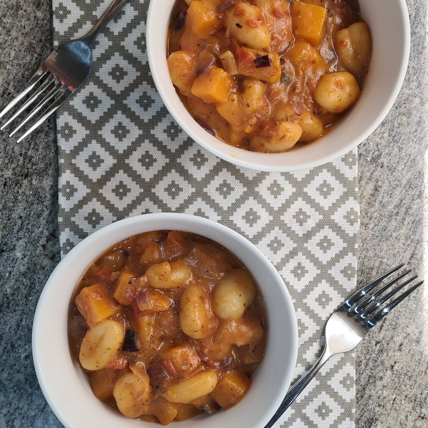 Whats your go to meals on a Friday night?
.
If I'm going to cook I love to make something quick, flavourful and filling. This Creamy Spiced Gnocchi does not disappoint!
.
 Pan fried vegetables tossed with Gnocchi in a creamy tomato and coconut milk s