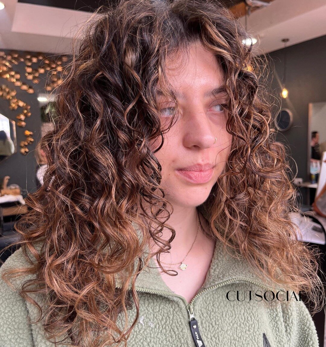 Our gorgeous model from our curly hair team training 😍

We're always doing what we can to grow, learn and make sure we can offer the best service possible for our lovely clients 🥰 Curly girls can be rest assured we've got you 🥳

#cutsocial #curlyh