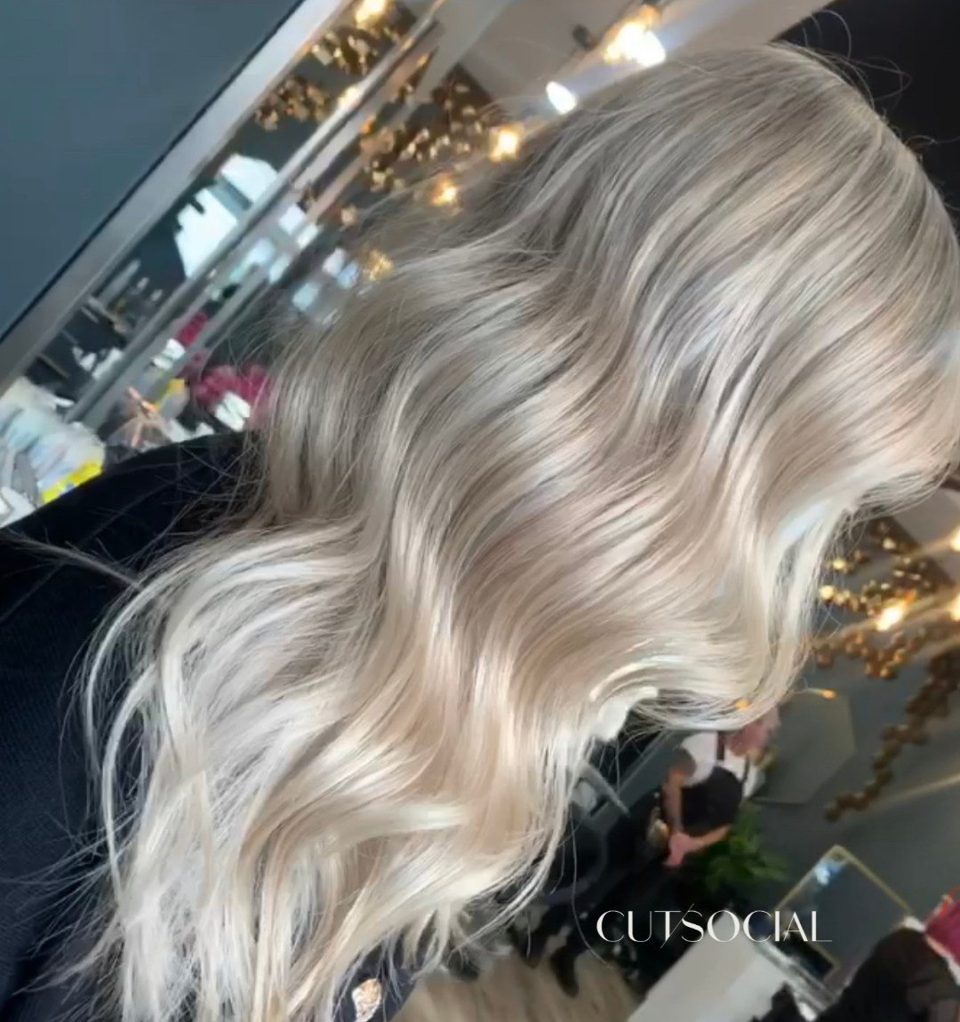 Blonde that shines ✨

Gorgeous creamy blonde for our fabulous client, proving you CAN achieve a healthy blonde! If you want to get the perfectly healthy blonde, book a consultation with your chosen stylist through the link in our bio 🥰

#cutsocial #