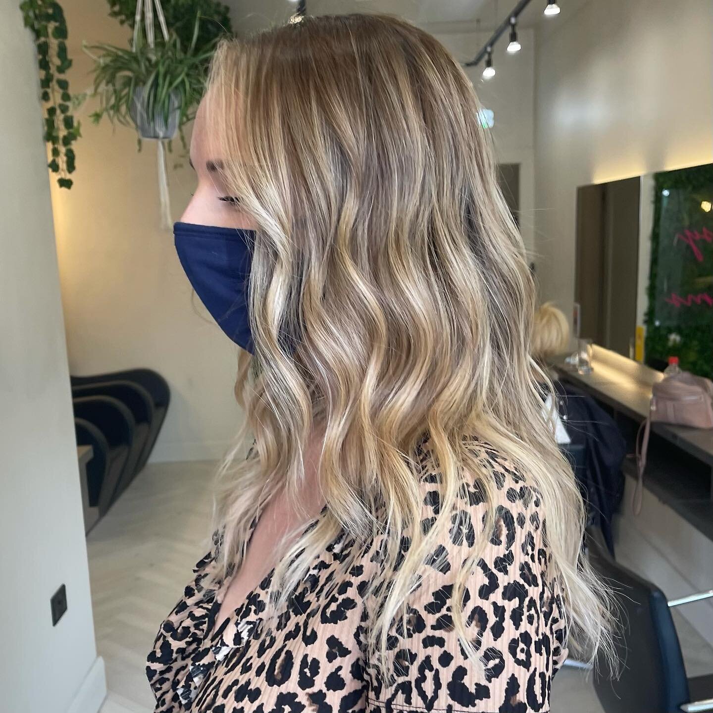 Looking at this summery and creamy babe is getting us through a gloomy midweek&hellip; ☁️☁️☁️

Who else is already missing the sunshine? ☀️☀️☀️

Major transformation by @louise_christopherbennett - check out the before!

#hair #hairstyles #blondehair