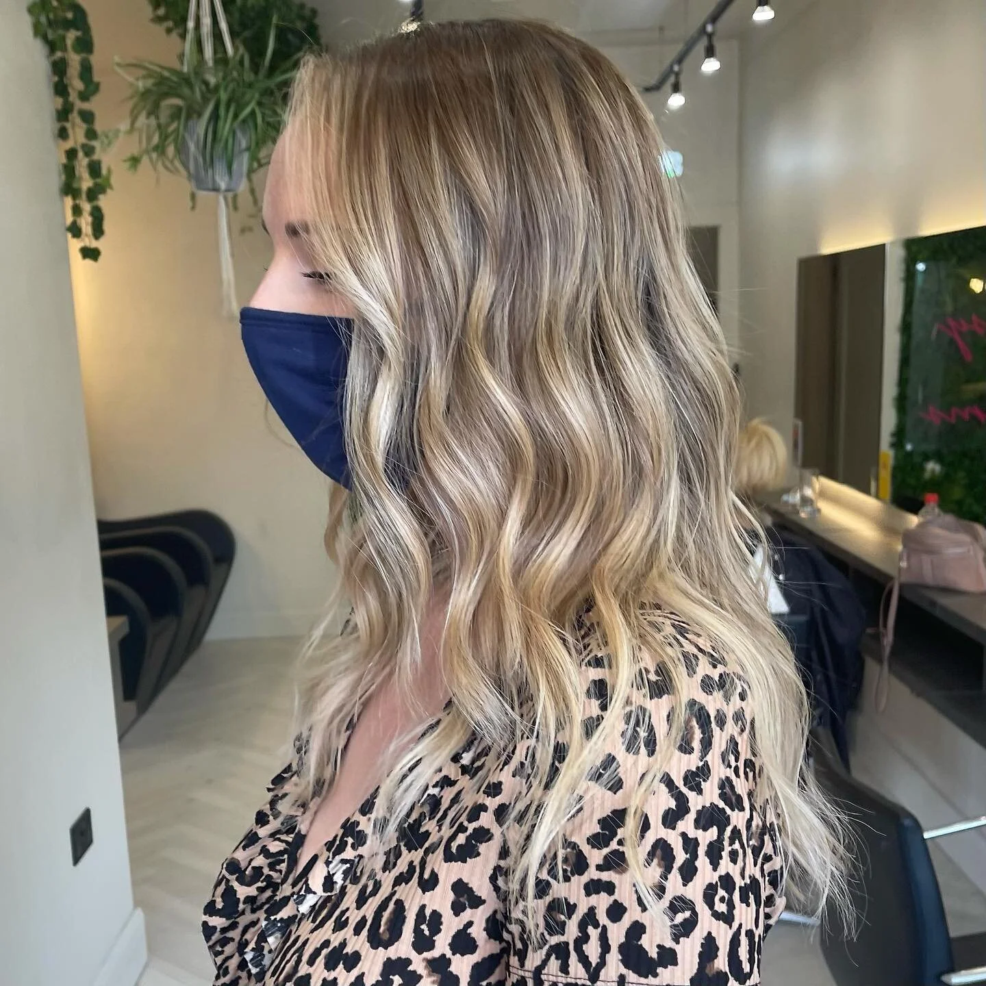 Looking at this summery and creamy babe is getting us through a gloomy midweek&hellip; ☁️☁️☁️

Who else is already missing the sunshine? ☀️☀️☀️

Major transformation by @louise_christopherbennett - check out the before!

#hair #hairstyles #blondehair