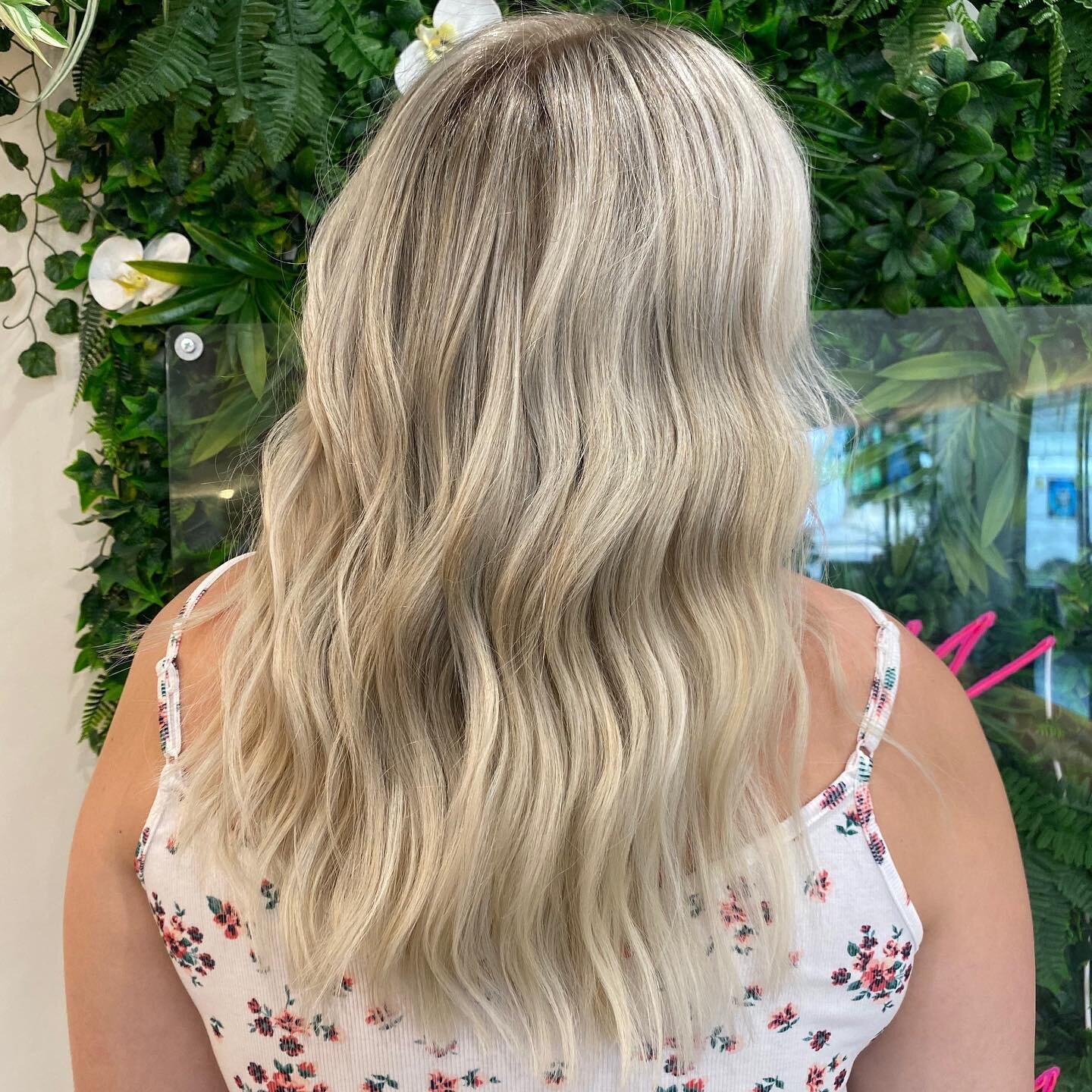 @bennysbakesfleetwood living the very best platinum life...

Absolutely loved painting this absolute babe, thank you for sitting so patiently...

@redken #Shades EQ, we love you!

#hair #hairstyle #blondehair #hairoftheday #haircolour