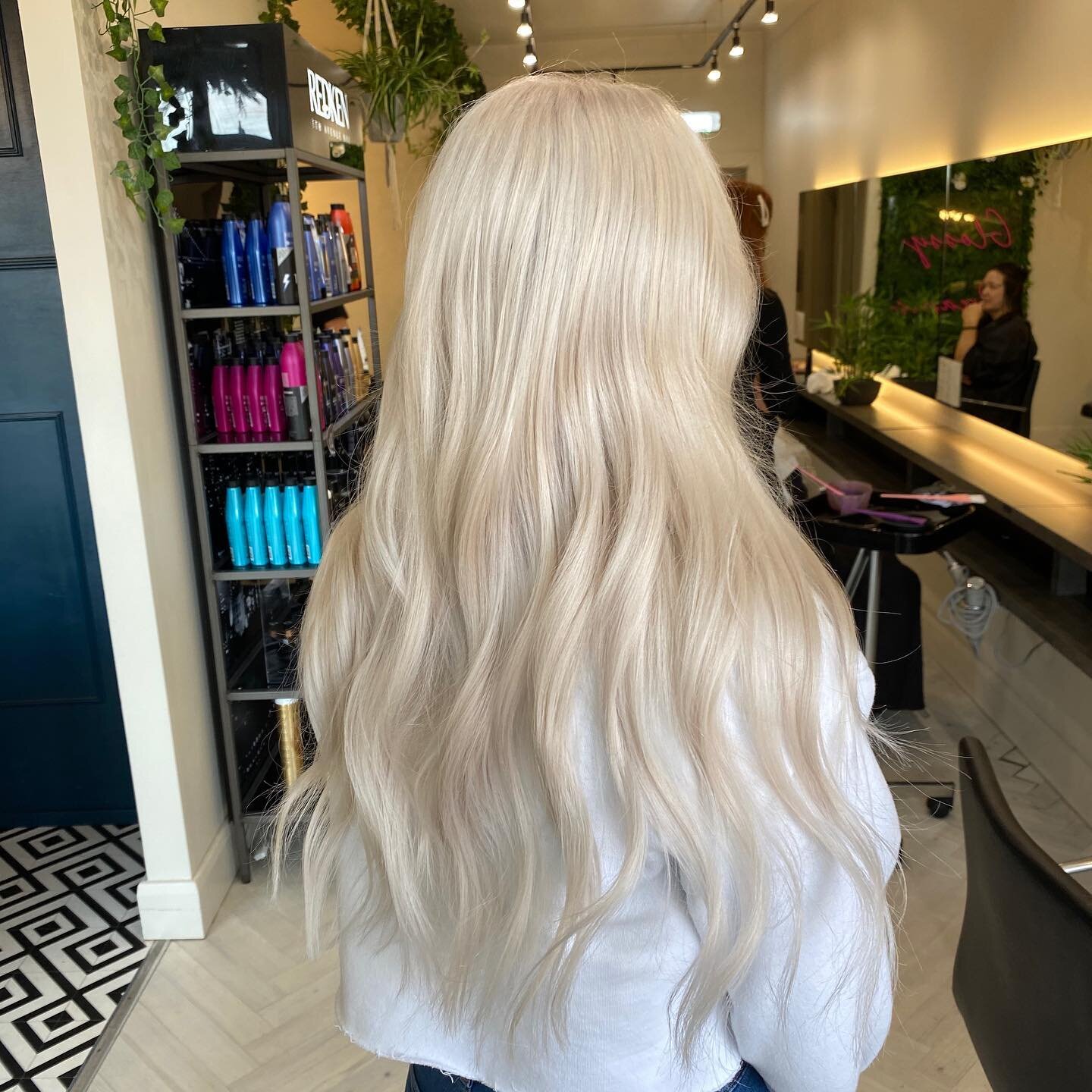 TRANSFO!!! This major colour change ain&rsquo;t for the faint hearted, it&rsquo;ll take maintenance and care - but sometimes - you just can&rsquo;t beat a scalp bleach! This was a team effort, with the help of our favourite #redken products! She&rsqu