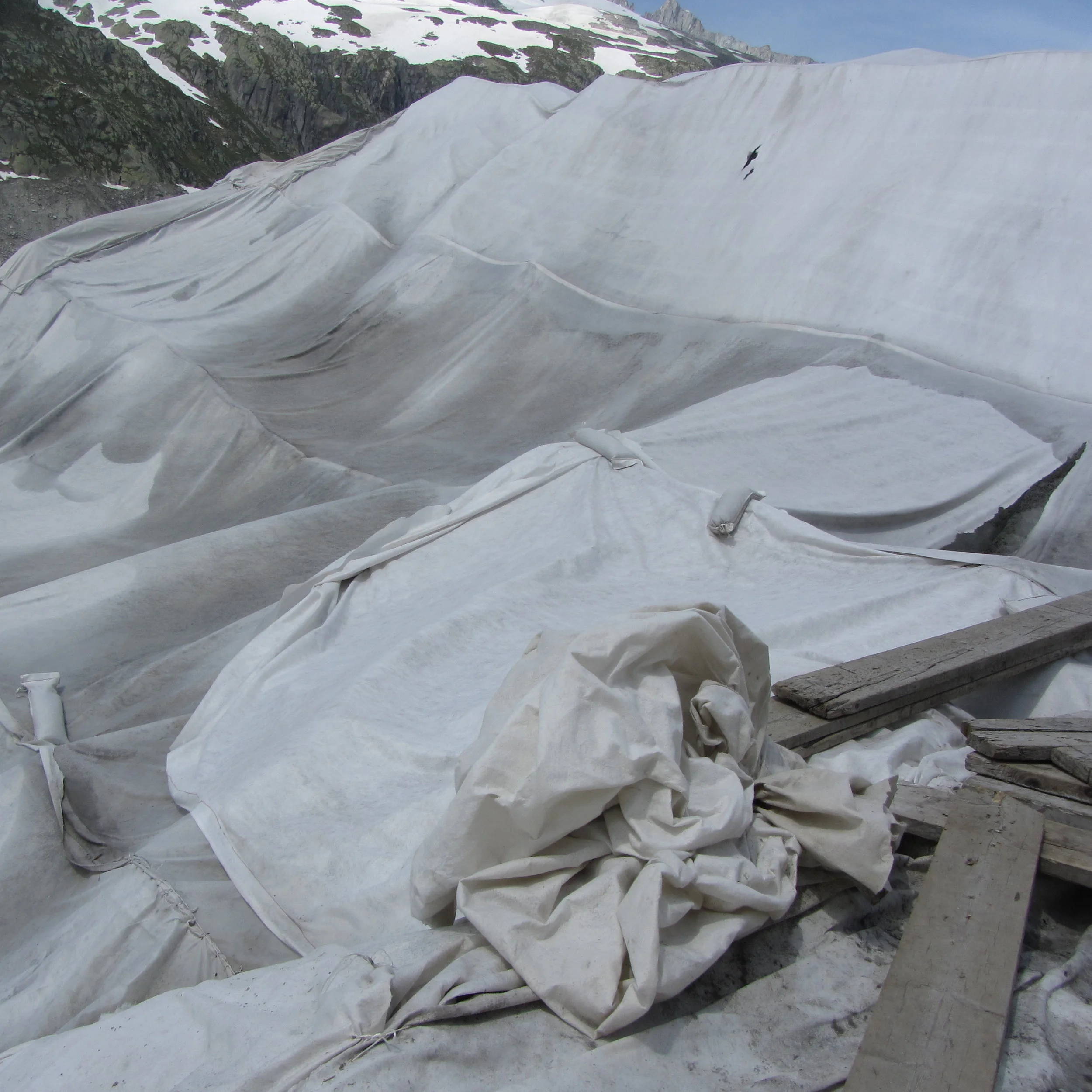 TERRE-et-toile documentation of Rohne glacier.jpg