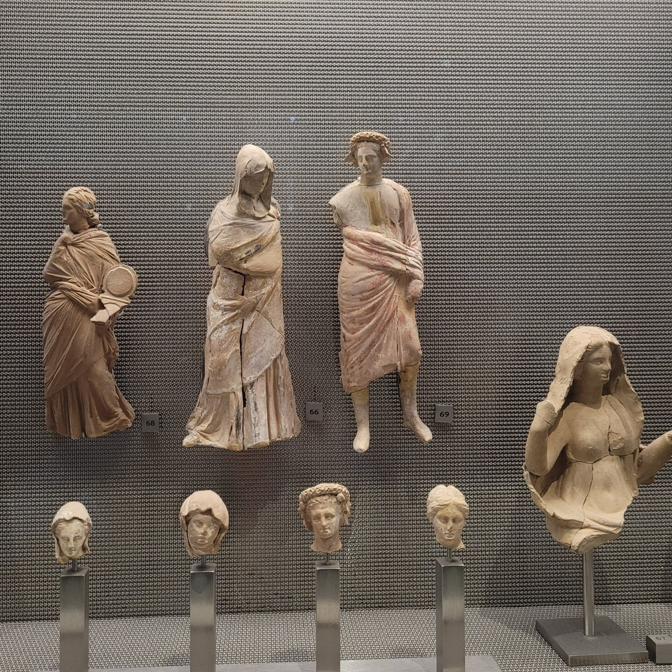 Statuetten und Köpfe, etwa 400v.Chr.