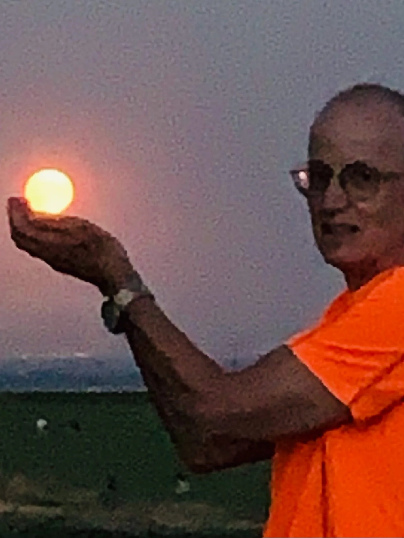 TOUCHING THE MOON😁☀️🌝