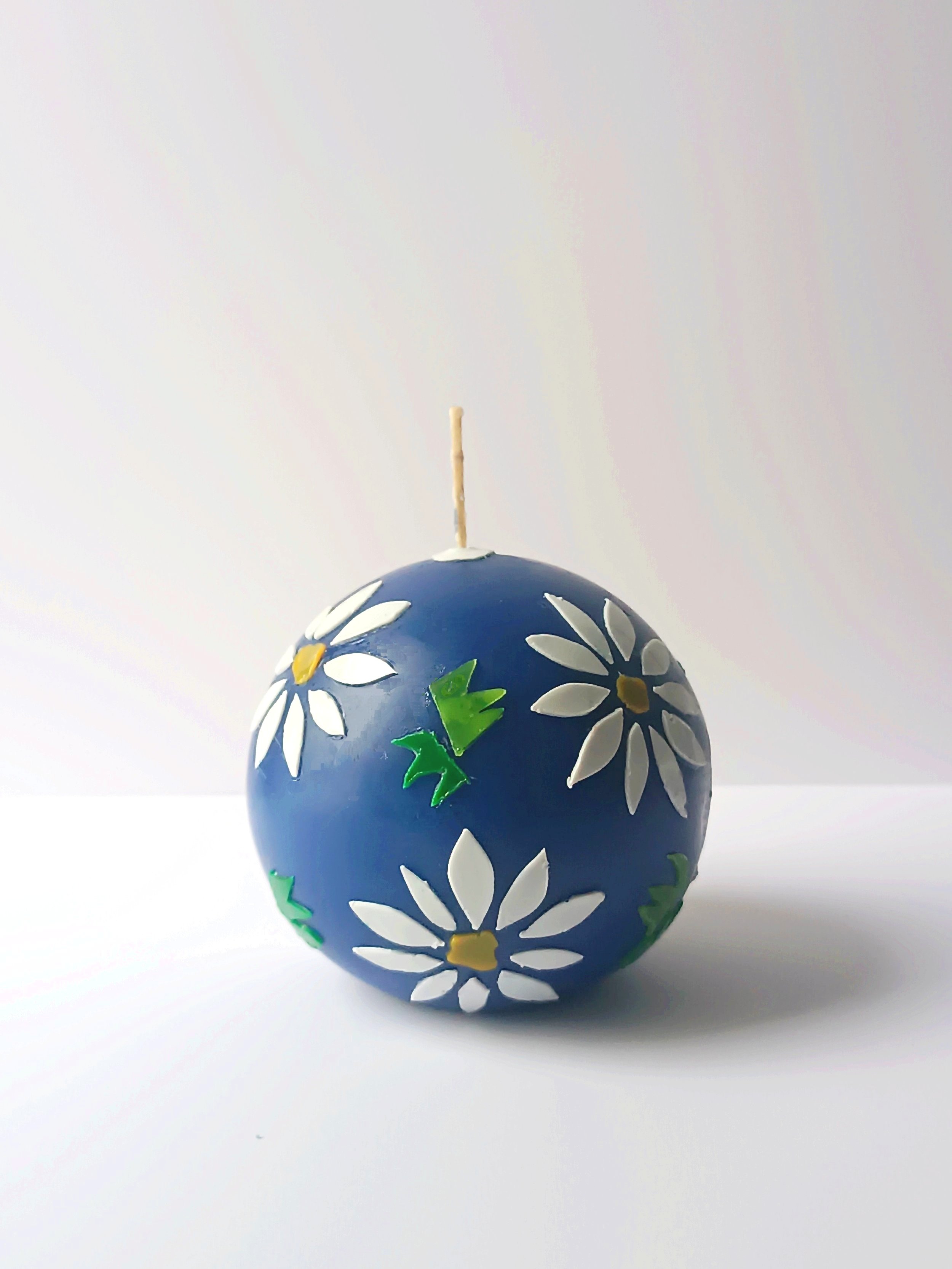 Daisy - Sphere Candle (Multicolour) - 8cm