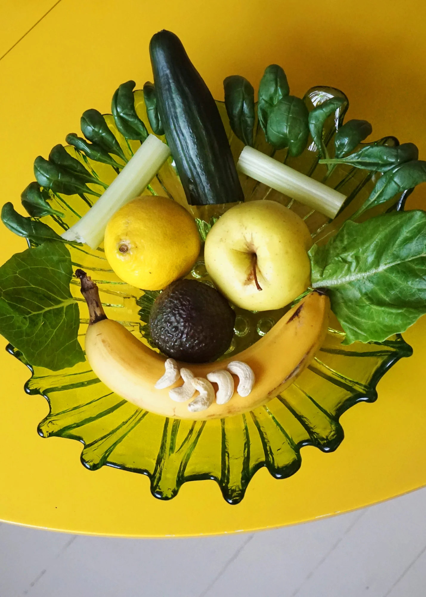 ek-happinesssmoothie-ainekset-naama1.jpg