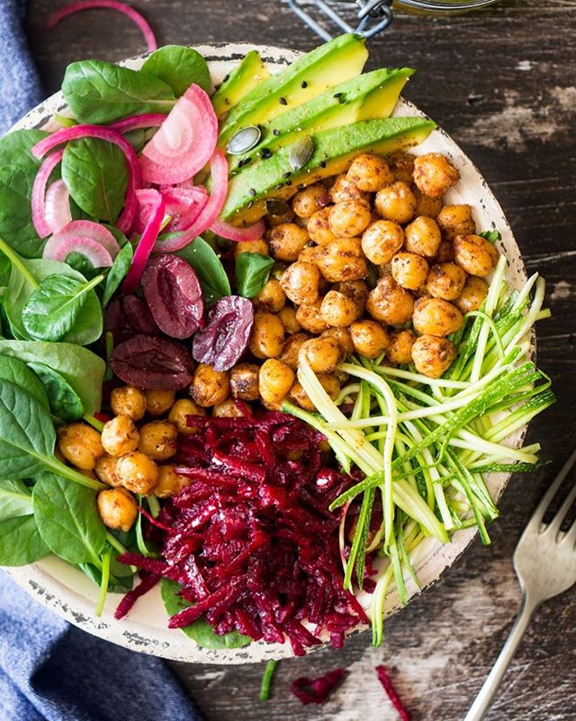 🥗👌Looks tasty, isn&rsquo;t it? Here is the recipe of healthy Buddha bowl for you! 
CUMIN-ROASTED CHICKPEAS
* 2 cups cooked chickpeas
* 2 tbsp olive oil
* 2 tsp ground cumin
* 1 tsp smoked paprika
* &frac12; tsp hot chilli powder
* salt, to taste

B