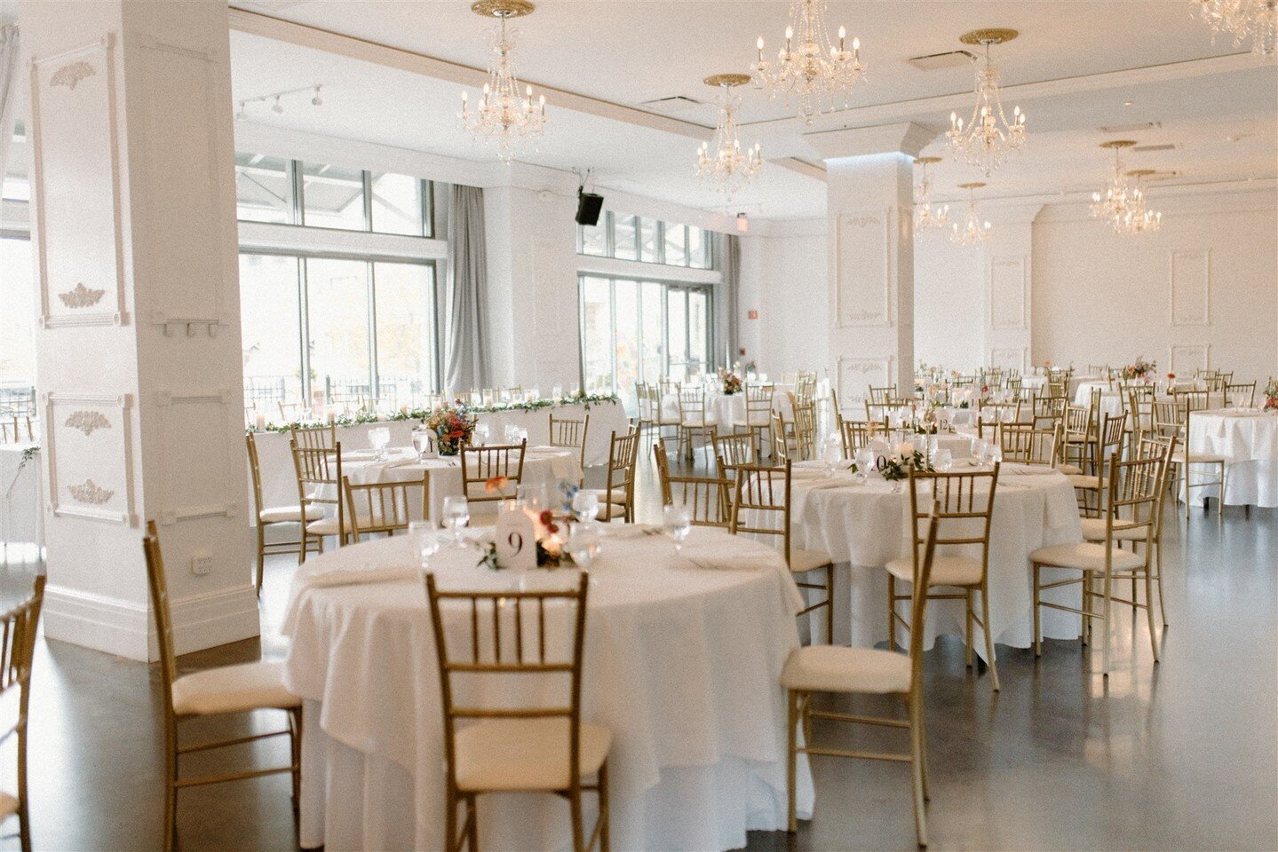 Dine with up to 350 of your family and friends in our bright space, flooded with natural light✨⁠
⁠
Discover the possibilities of your next event at our venue when you schedule a tour with one of our Expert Event Managers today!✨⁠
⁠
Photography | @kar