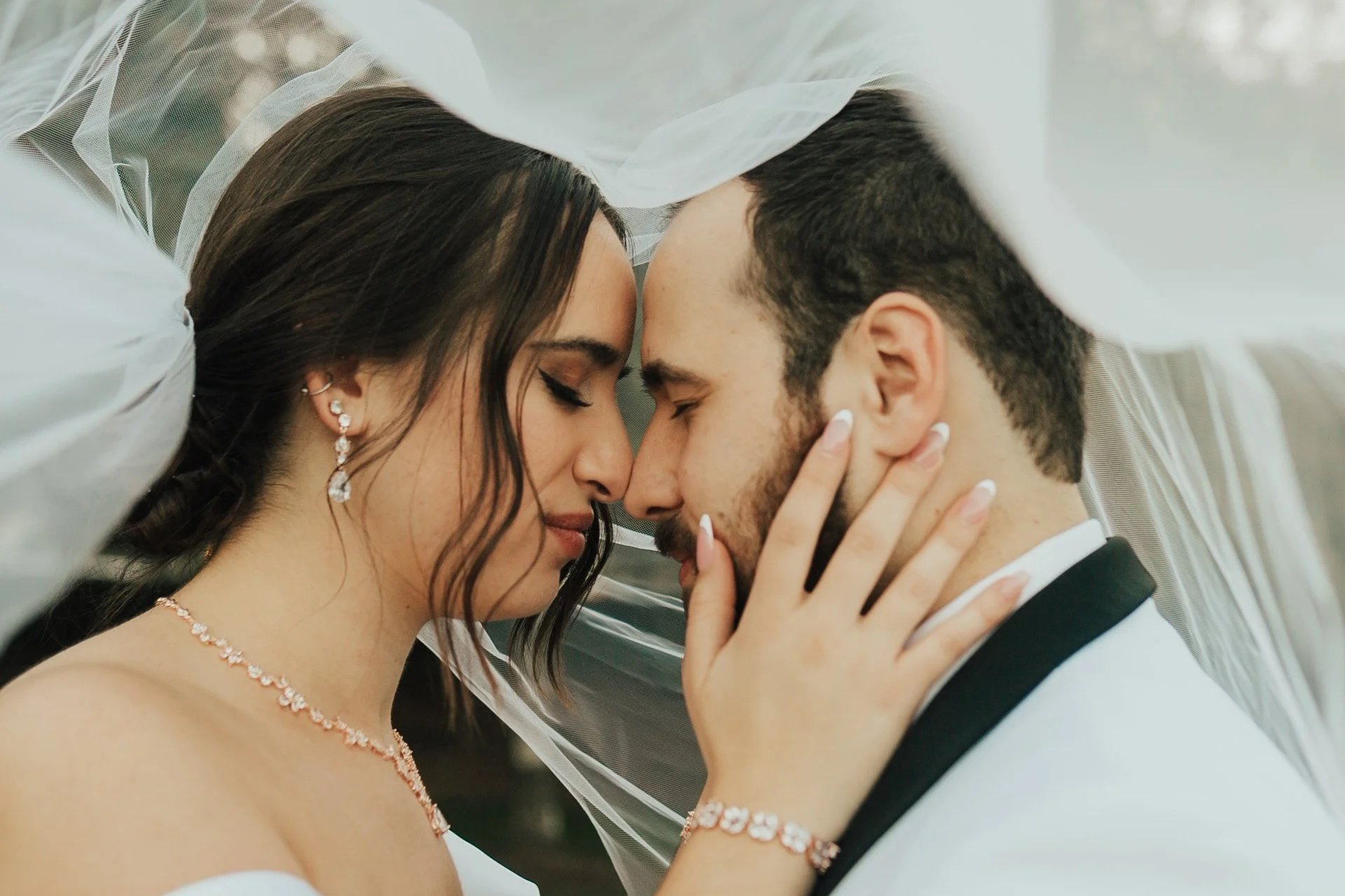 How Seasonal Weather in Omaha Affects Outdoor Weddings